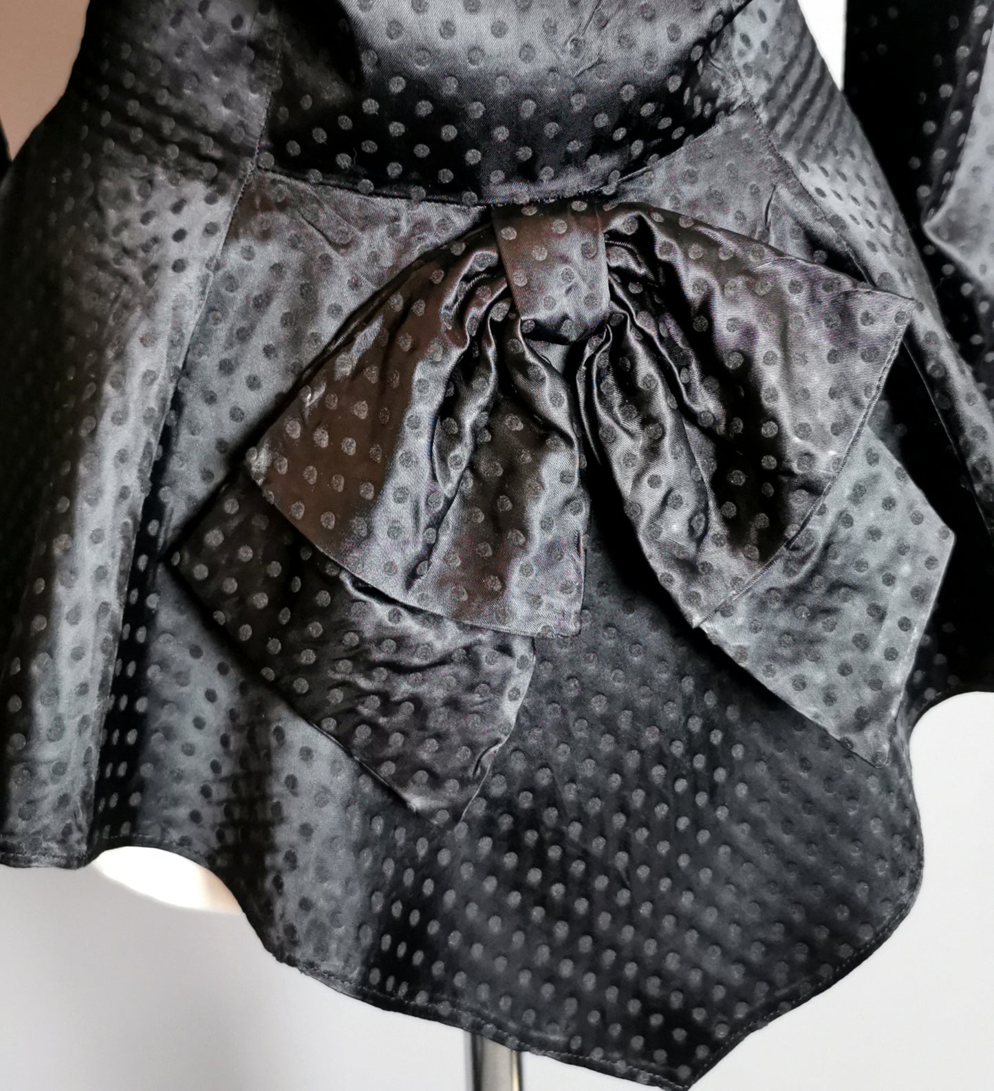 Vintage 80s Vampy peplum blouse, bow back, Black