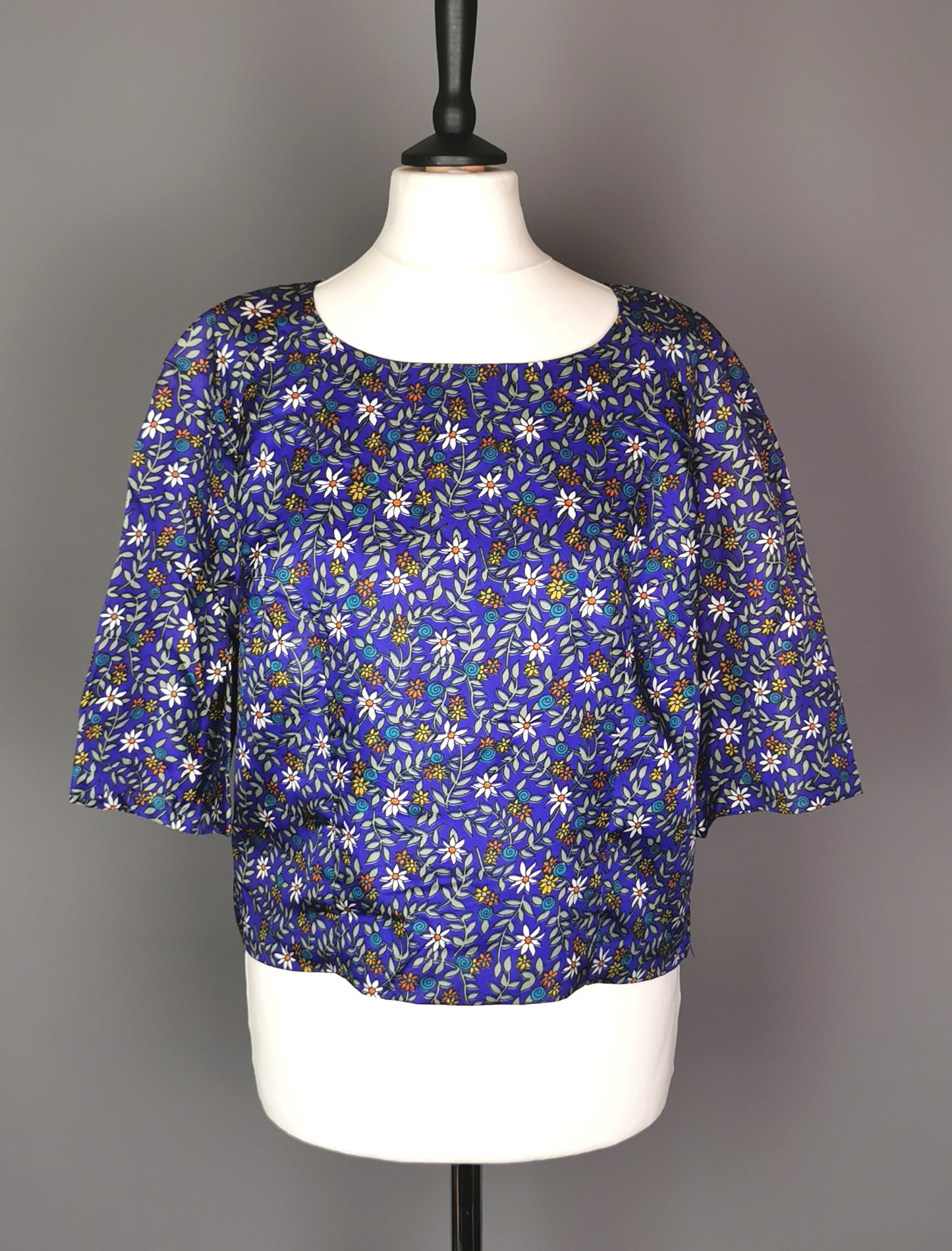 Vintage 1960s flower power cropped blouse