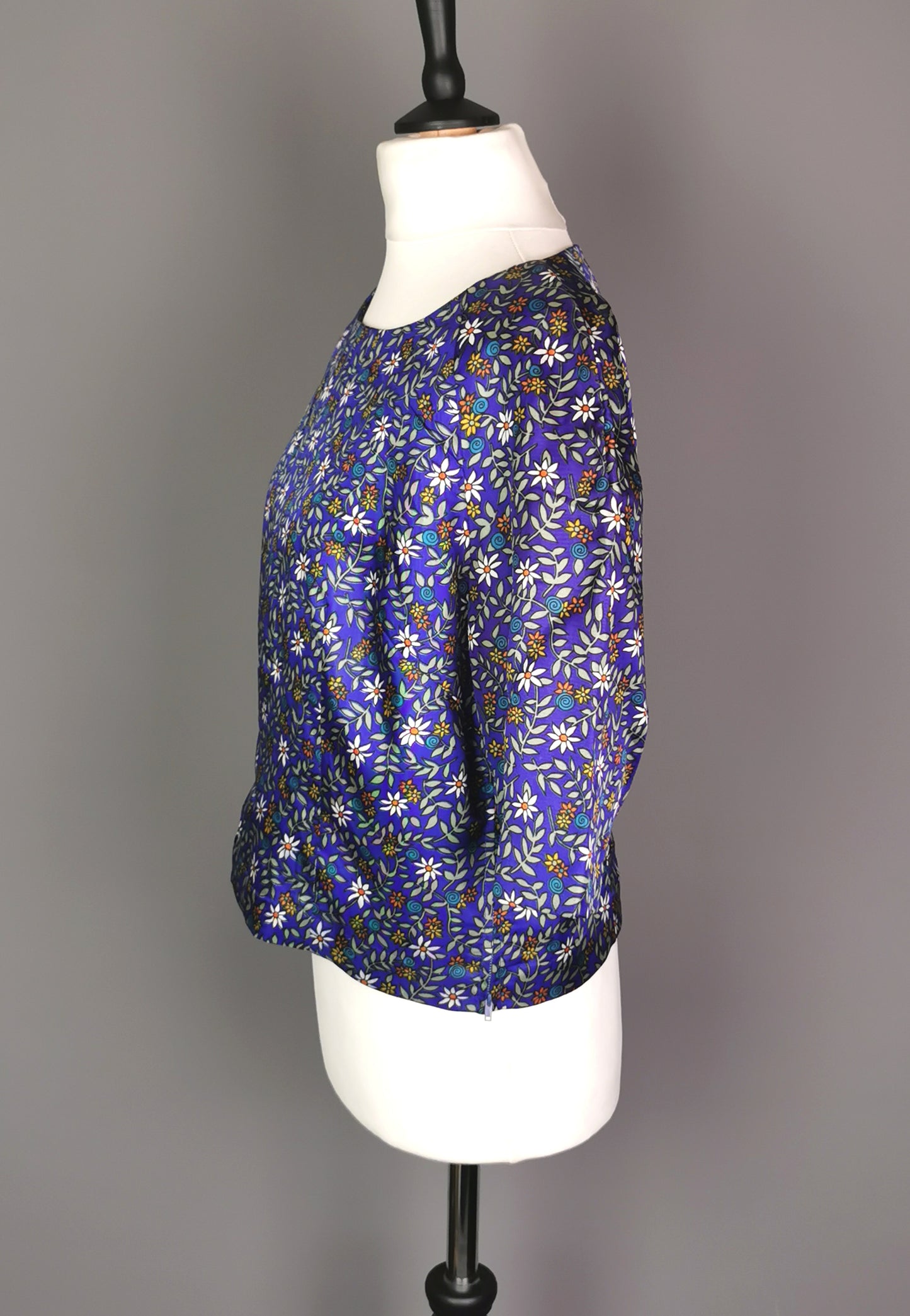 Vintage 1960s flower power cropped blouse