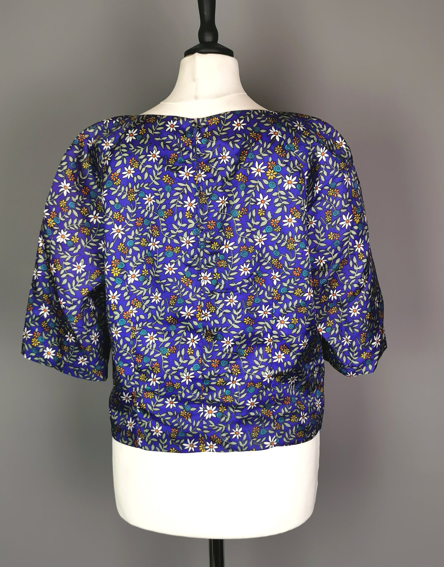 Vintage 1960s flower power cropped blouse