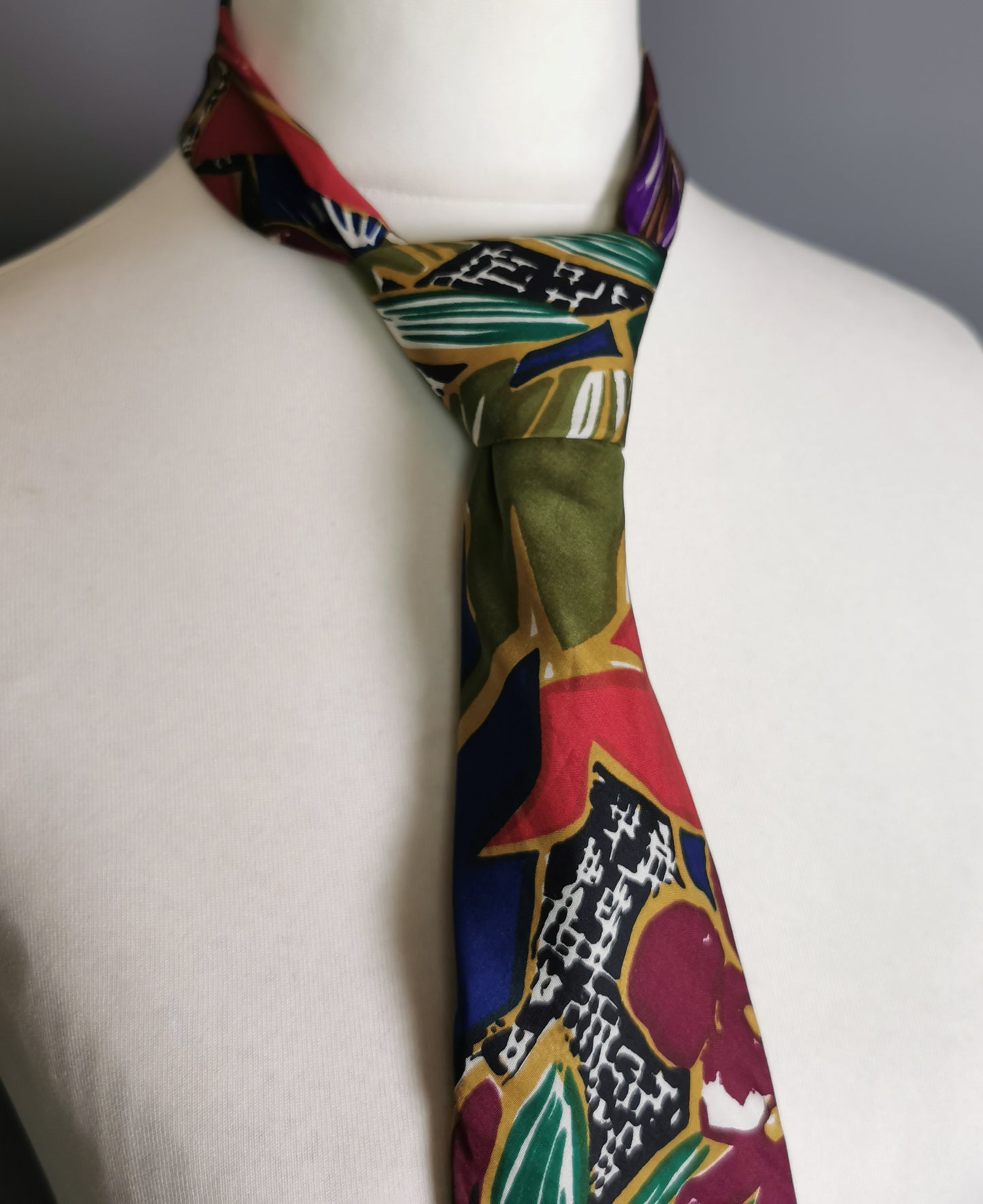 Vintage loud tropical print necktie, silk
