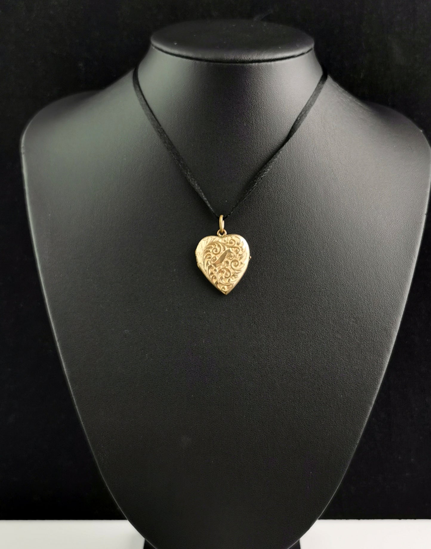 Vintage Art Deco gold plated heart locket