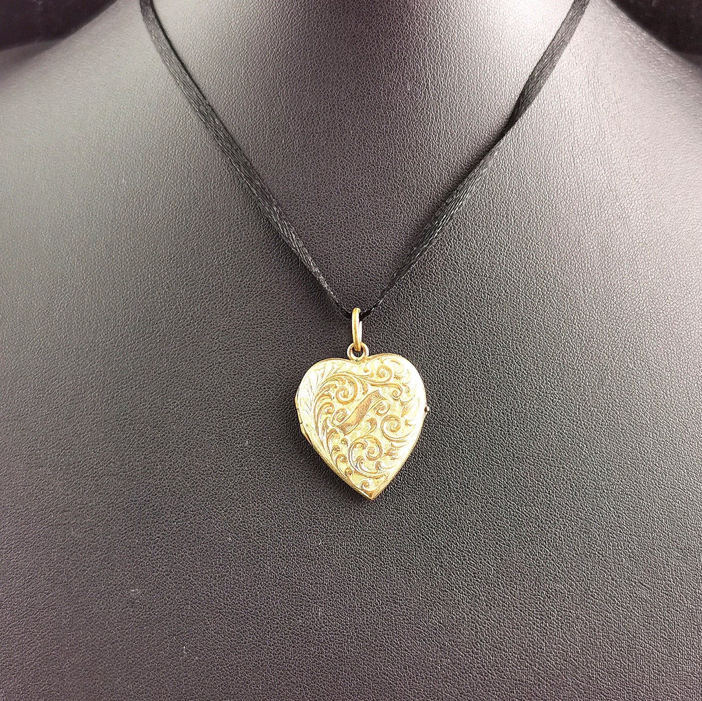 Vintage Art Deco gold plated heart locket