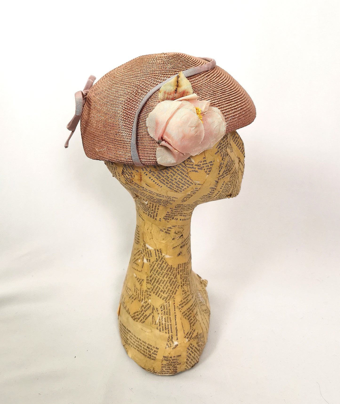 Vintage c1950s ladies peach sisal floral hat