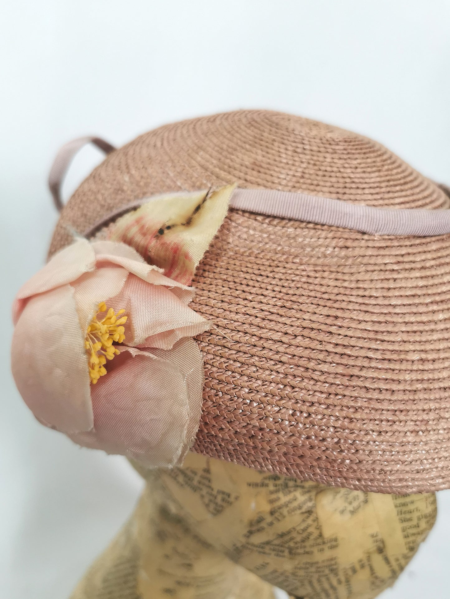 Vintage c1950s ladies peach sisal floral hat