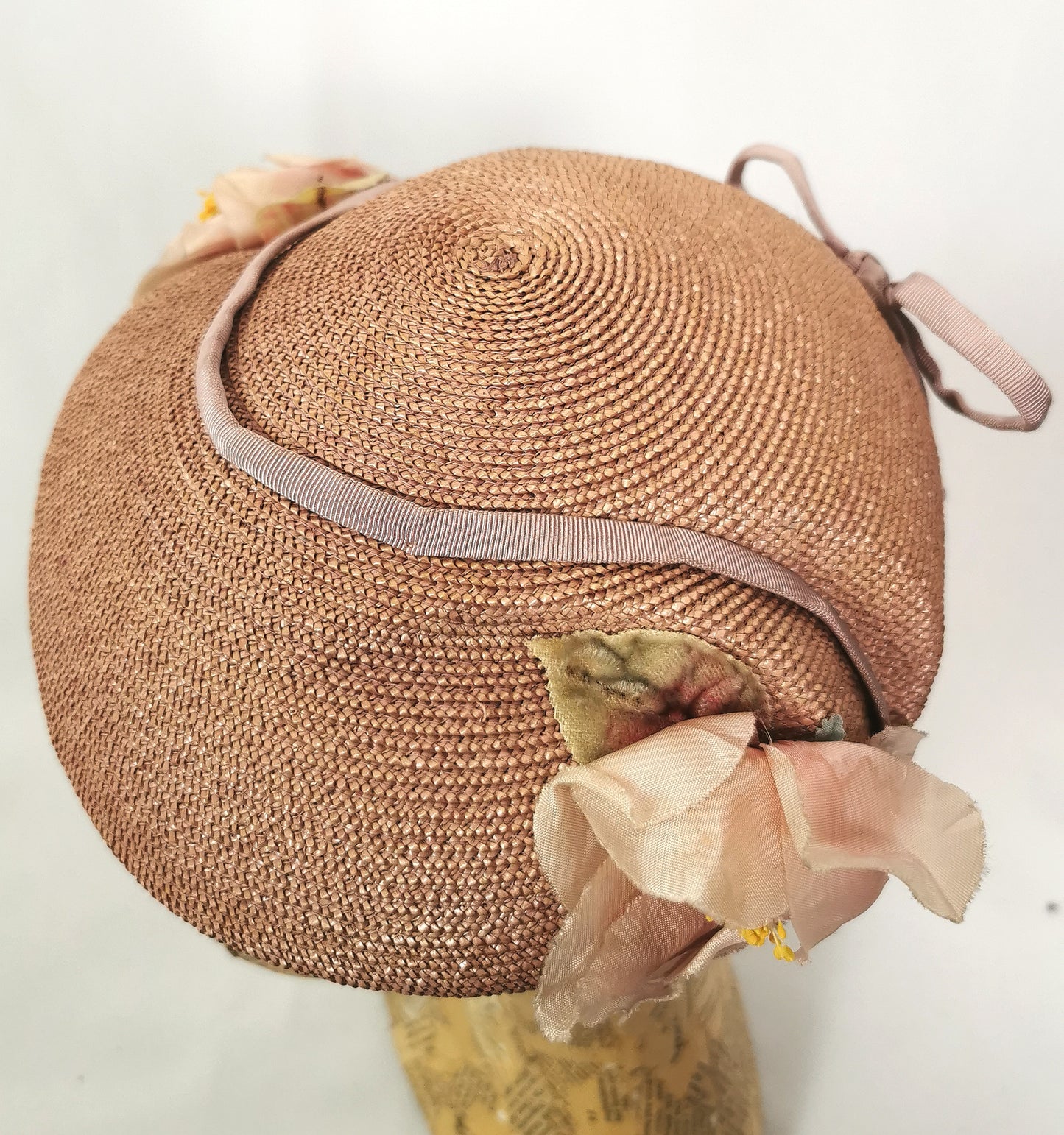 Vintage c1950s ladies peach sisal floral hat