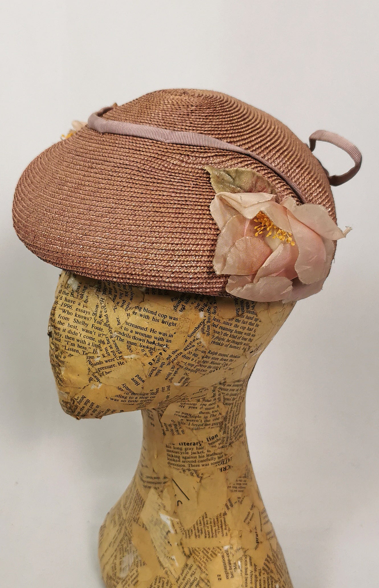 Vintage c1950s ladies peach sisal floral hat