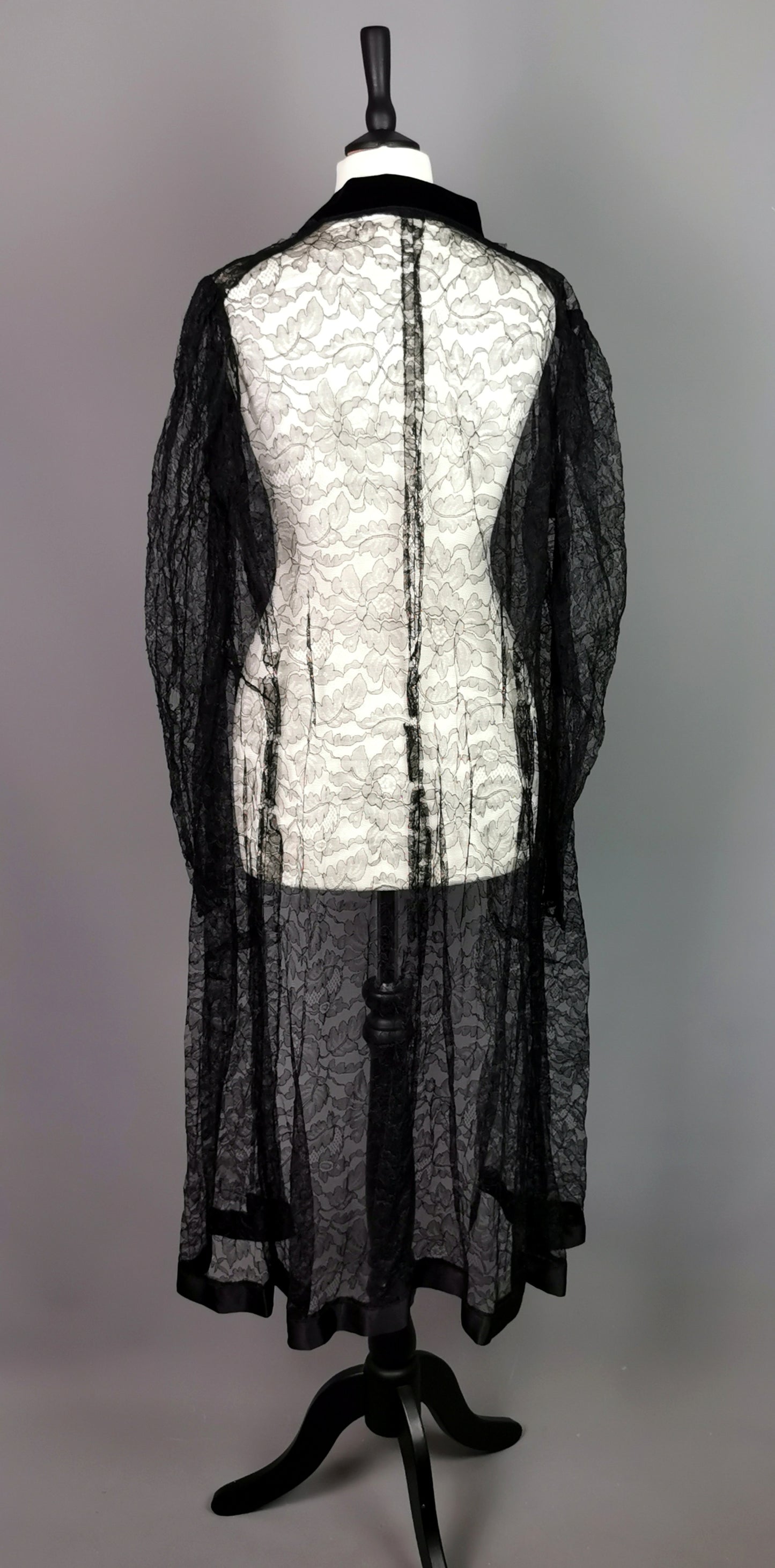 Vintage 1930s Black Chantilly lace jacket, Evening coat