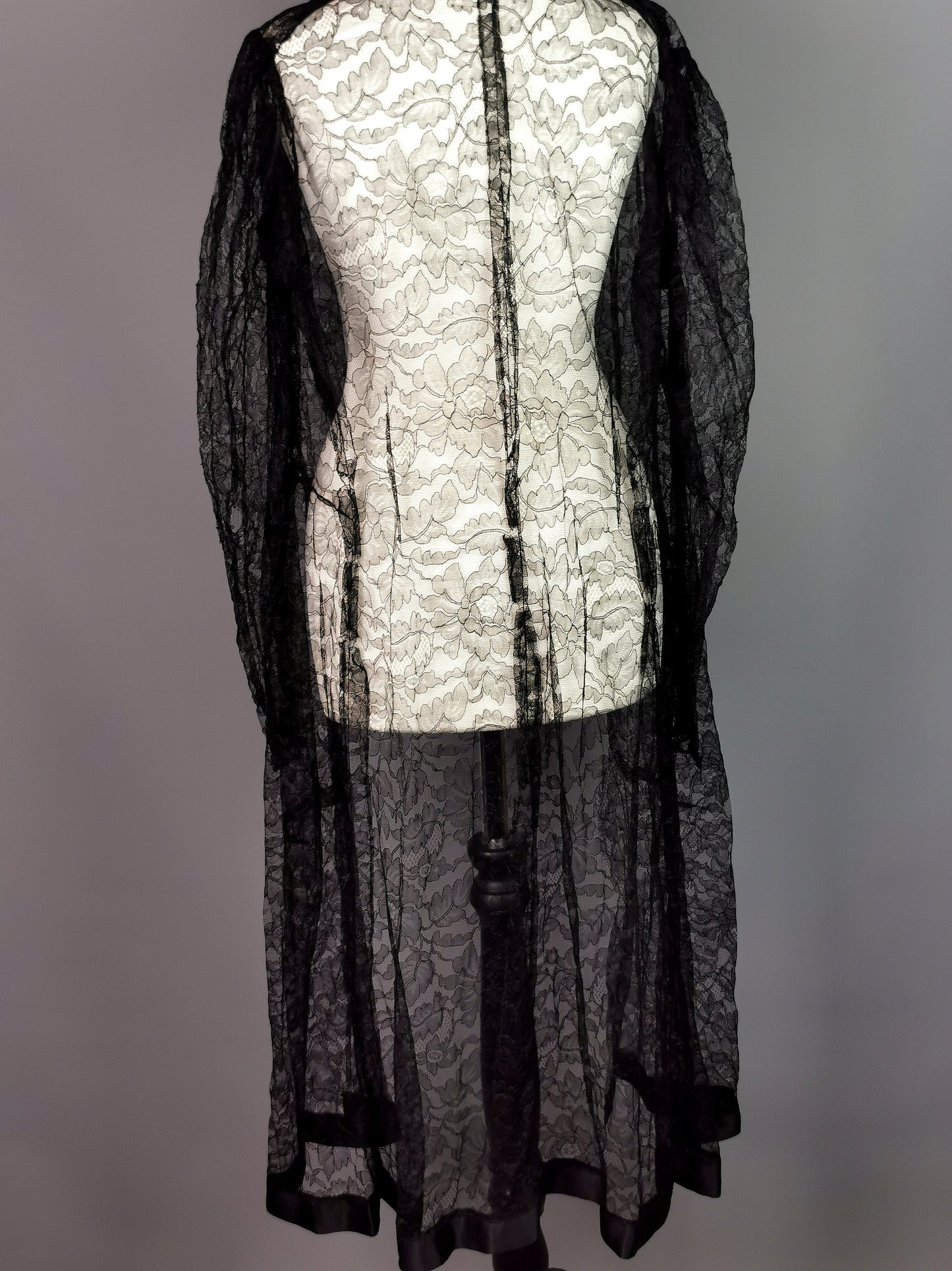 Vintage 1930s Black Chantilly lace jacket, Evening coat
