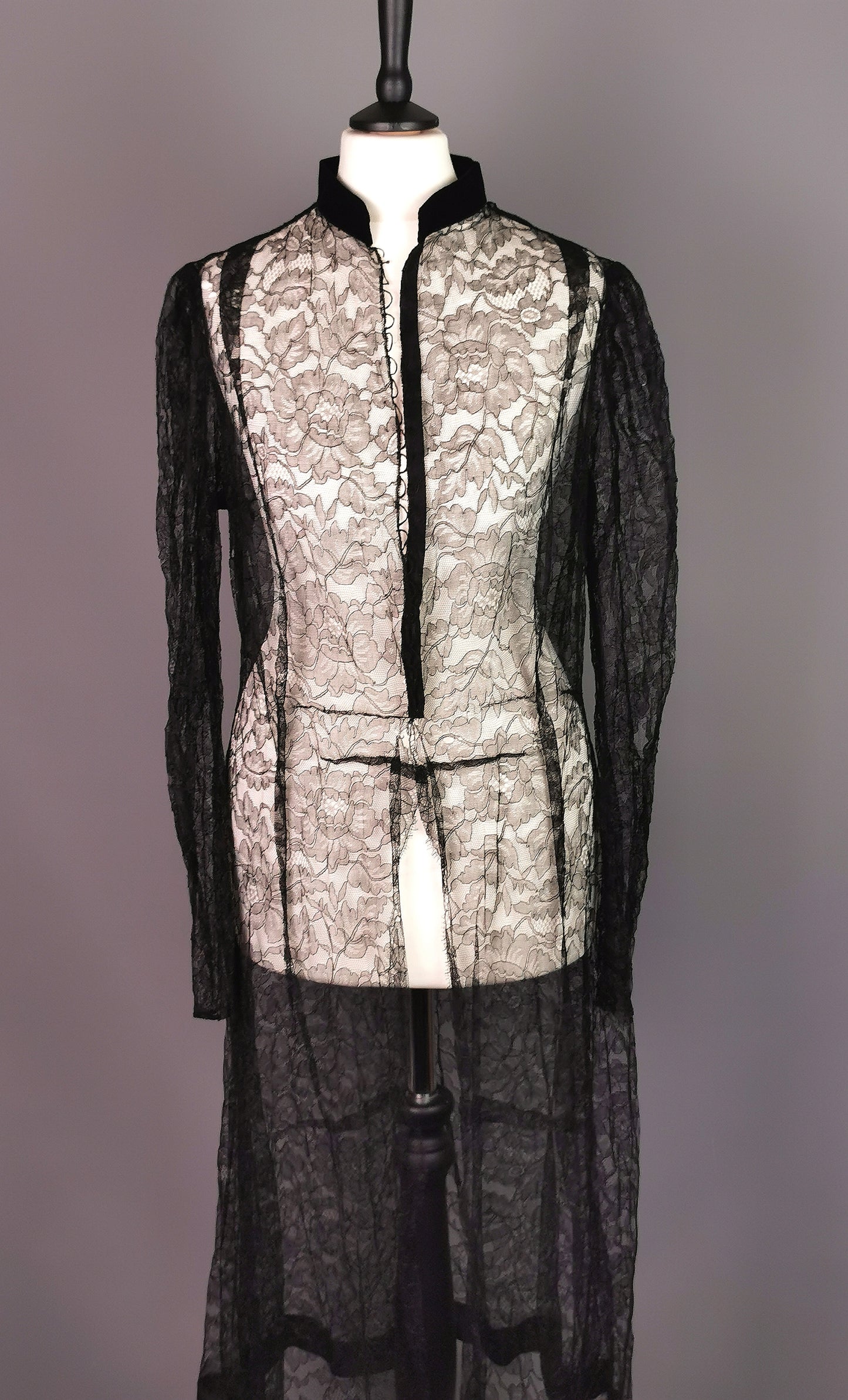 Vintage 1930s Black Chantilly lace jacket, Evening coat