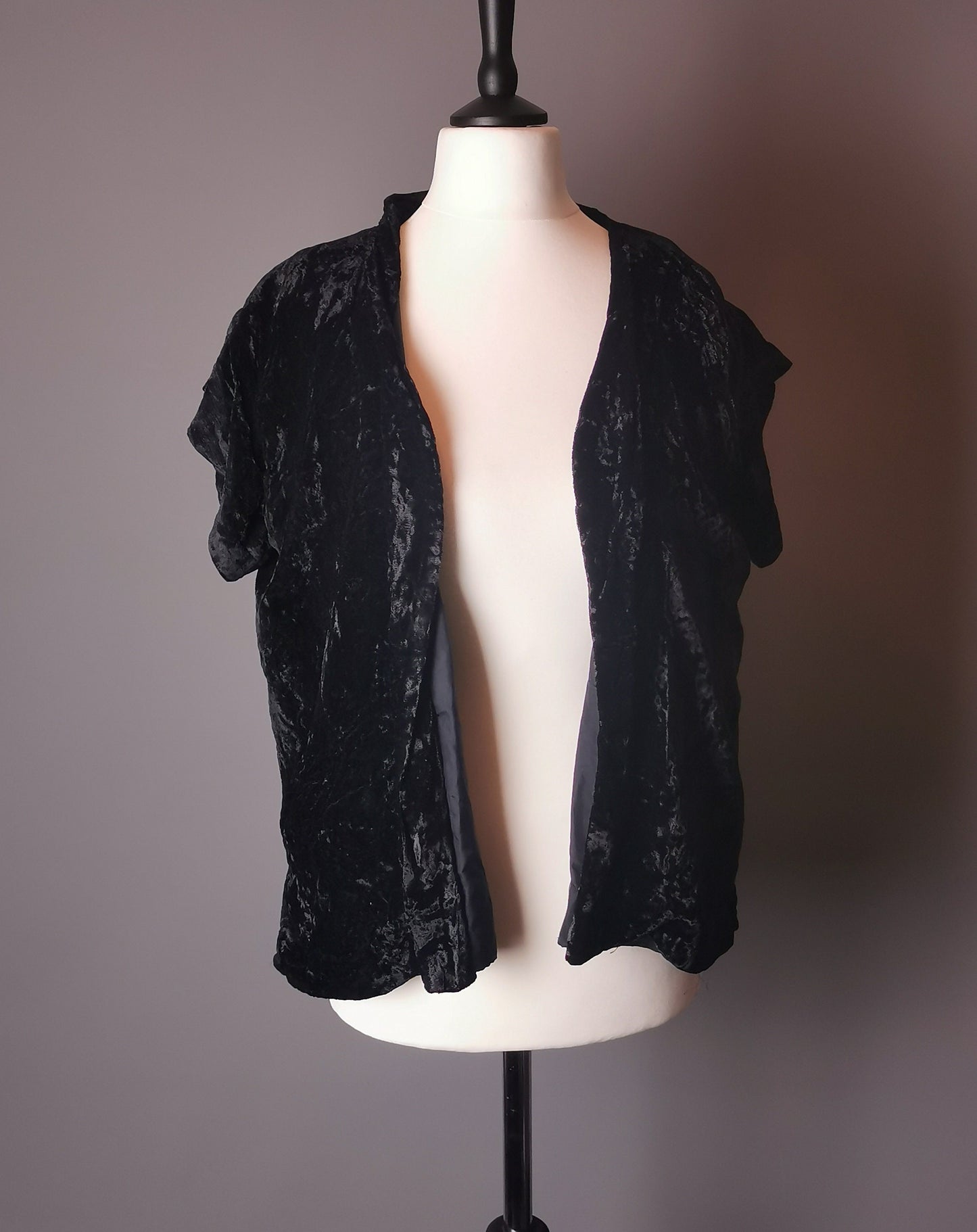 Vintage 30s Black velvet jacket, short sleeved