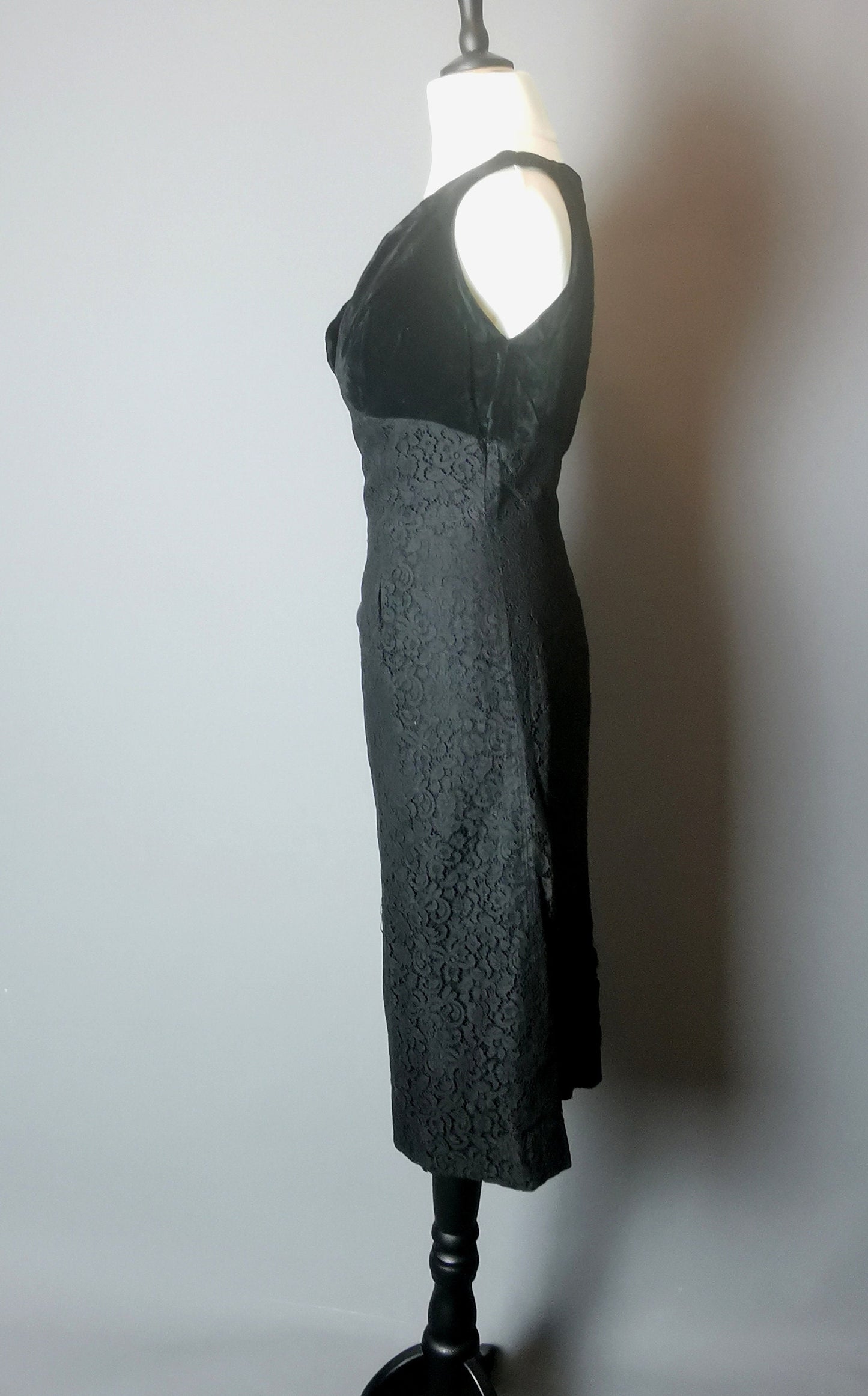 Vintage 30s two piece dress, bombshell dress, lace, Sylvia Mills