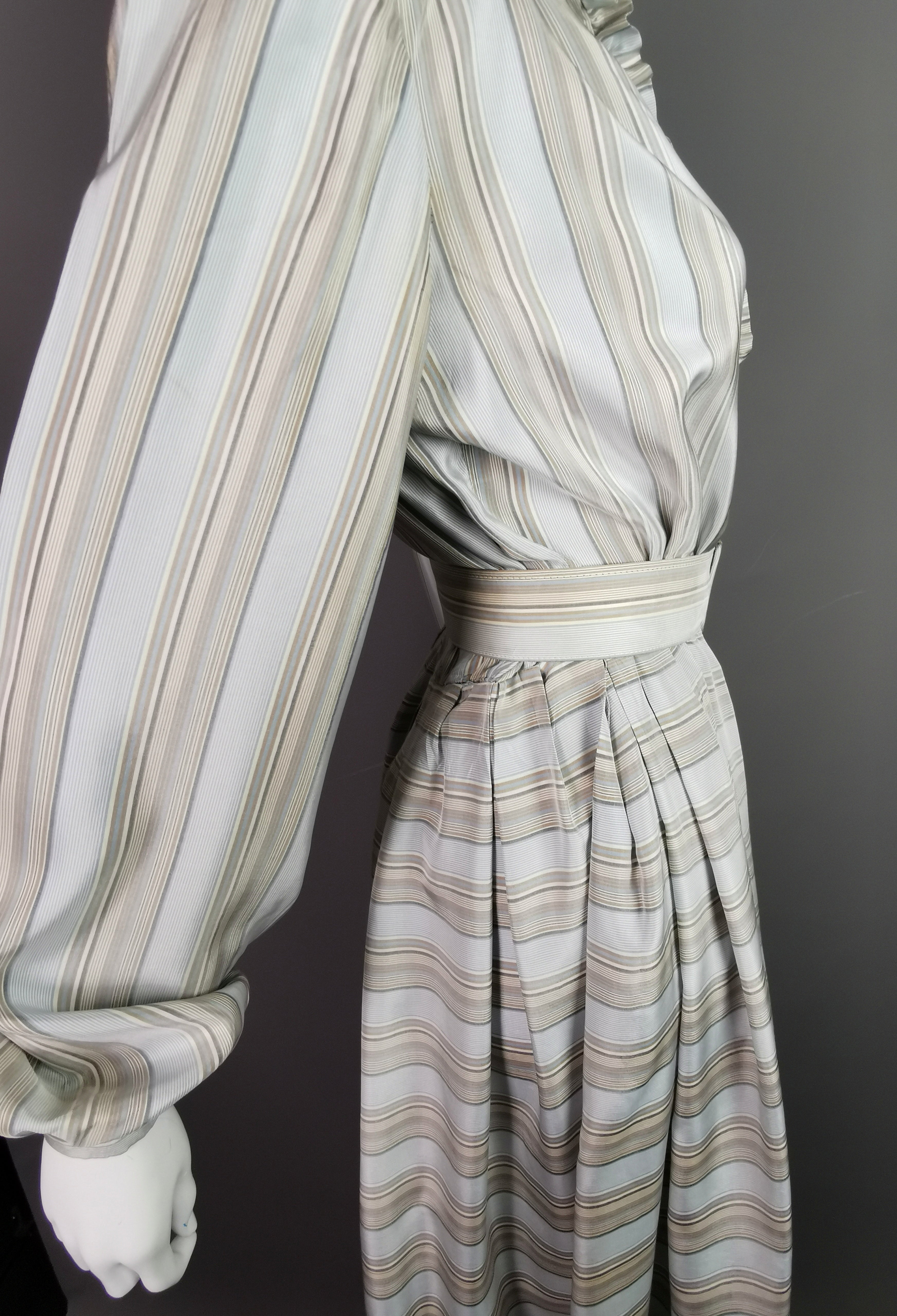 Vintage 1970s silk shirtwaist dress Maureen Baker TCTvintage
