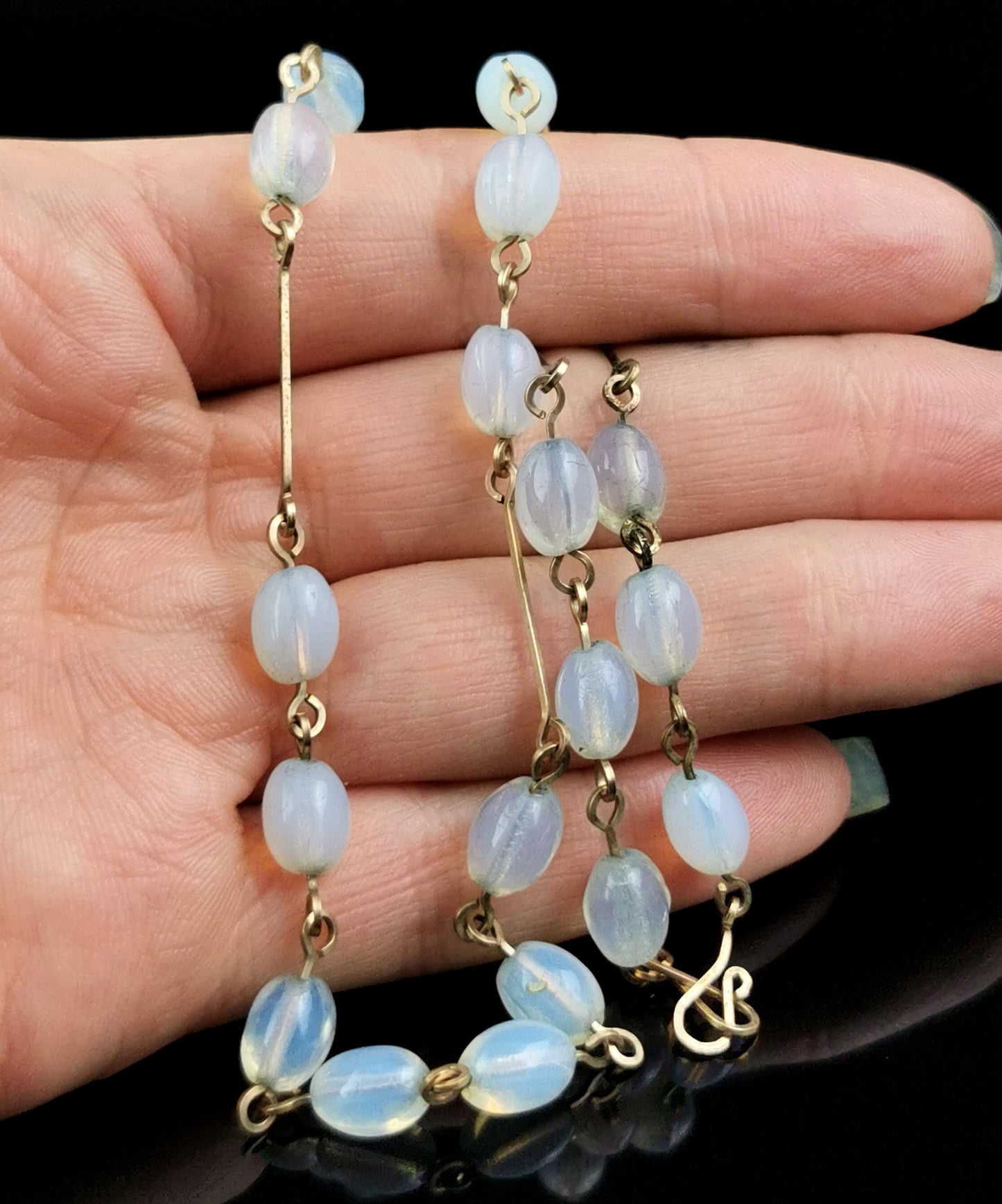 Vintage Art Deco opaline glass bead necklace