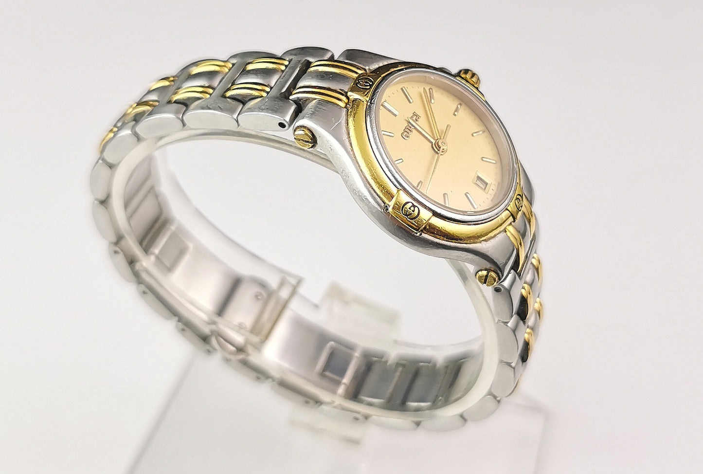 Gucci 9040l Ladies wristwatch, Stainless steel and gold plated