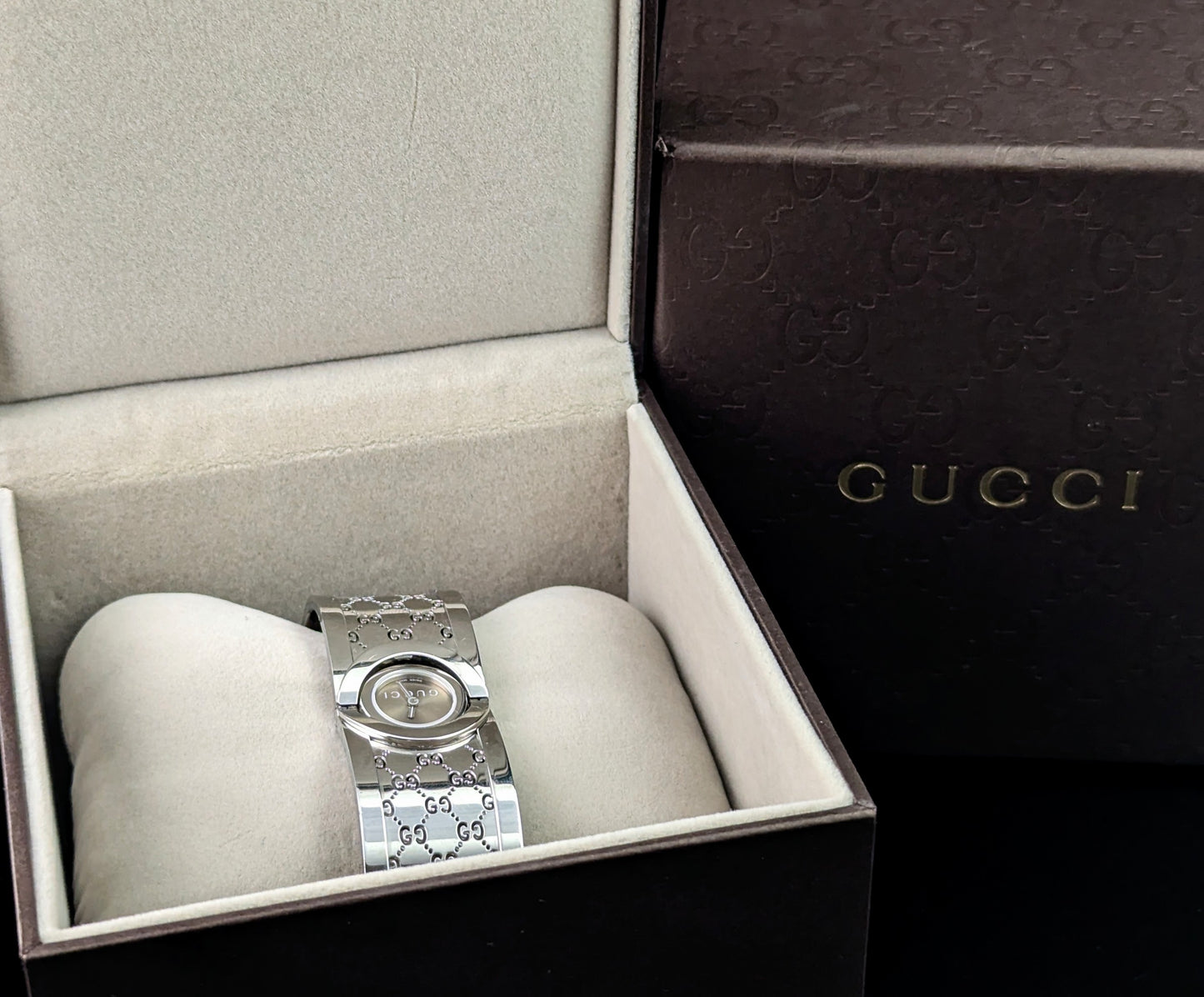 Vintage Gucci Twirl ladies wristwatch, boxed