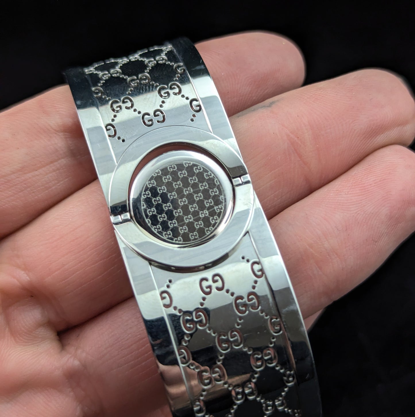 Vintage Gucci Twirl ladies wristwatch, boxed