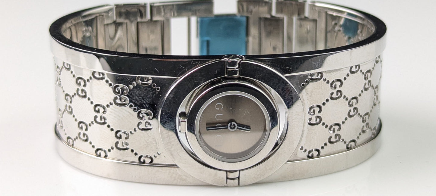 Vintage Gucci Twirl ladies wristwatch, boxed