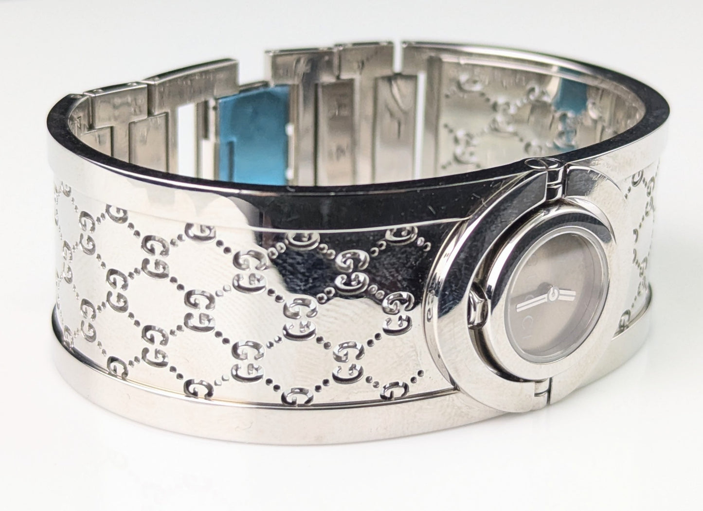 Vintage Gucci Twirl ladies wristwatch, boxed