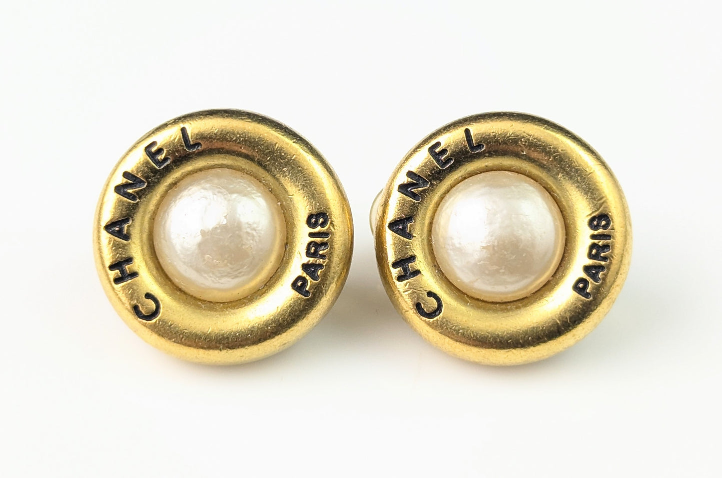 Vintage Chanel CC logo faux pearl clip on earrings, Gold tone