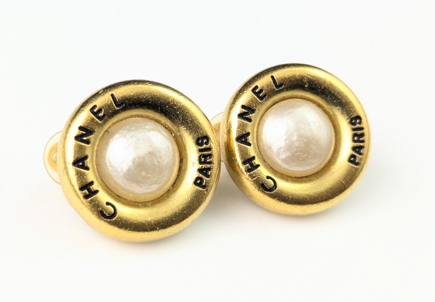 Vintage Chanel CC logo faux pearl clip on earrings, Gold tone