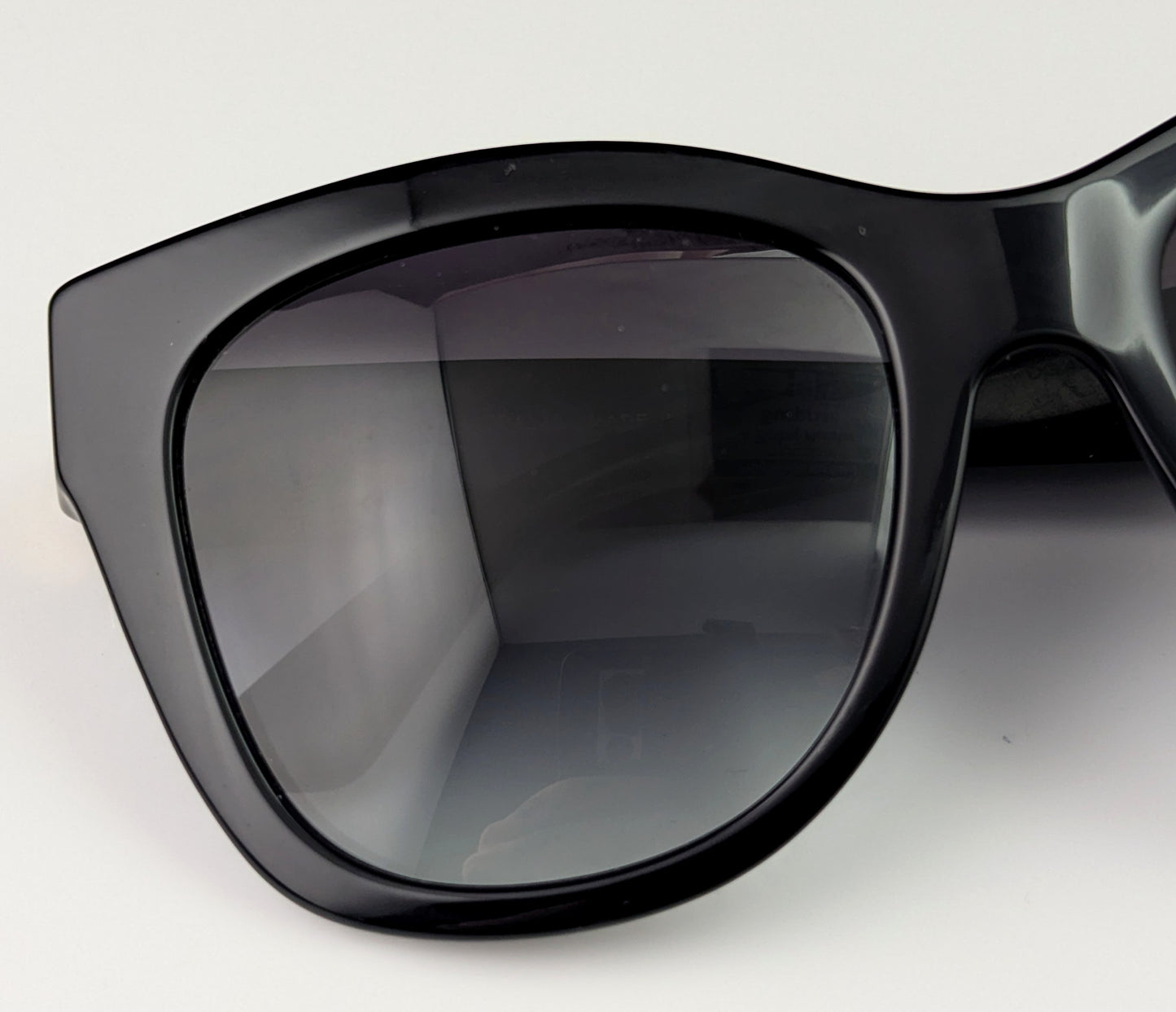 Vintage Dolce and Gabbana ladies sunglasses, black, gradient lense