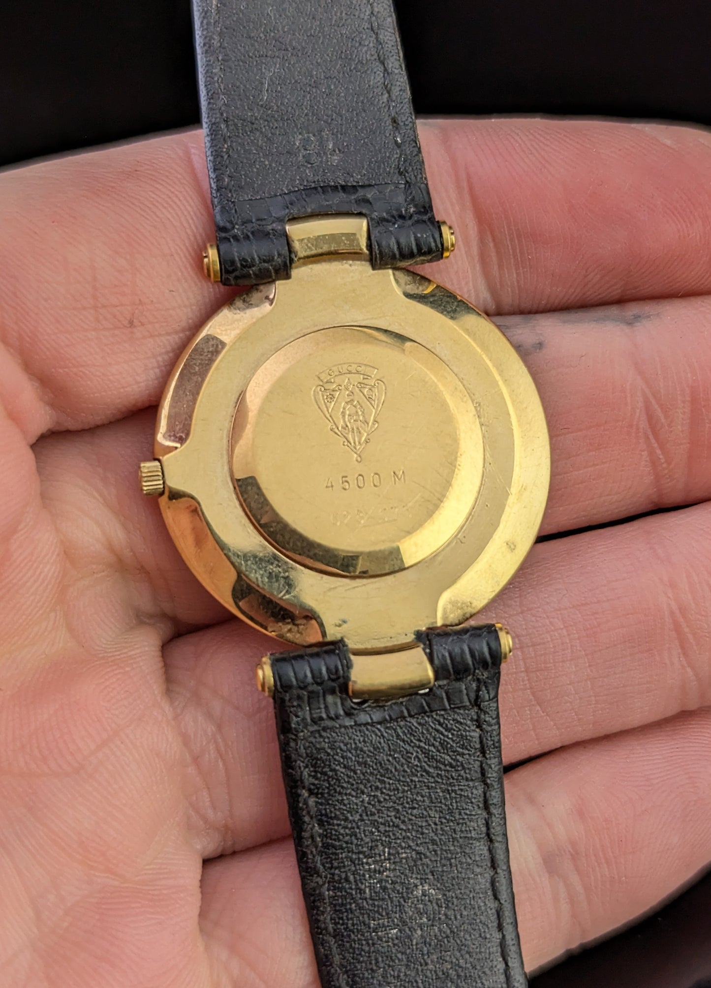 Gucci 4500m wristwatch, gold plated, Leather strap