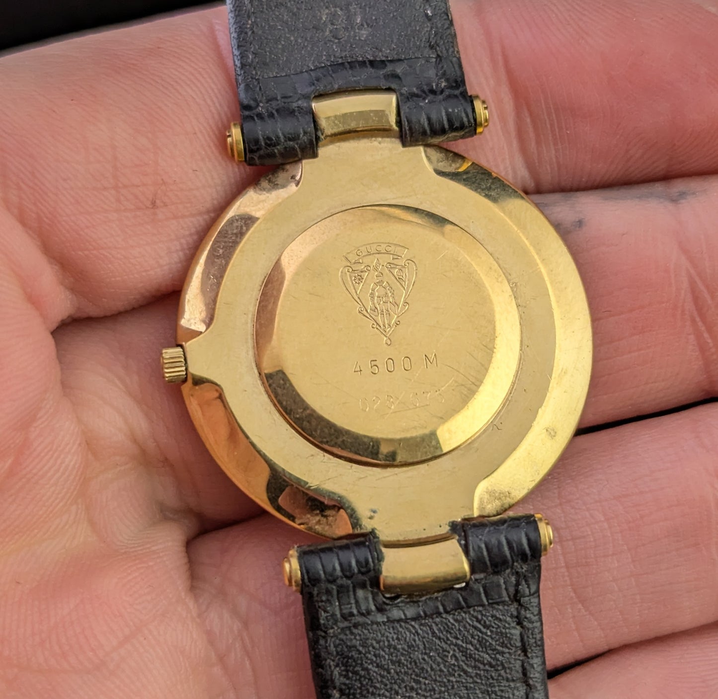 Gucci 4500m wristwatch, gold plated, Leather strap