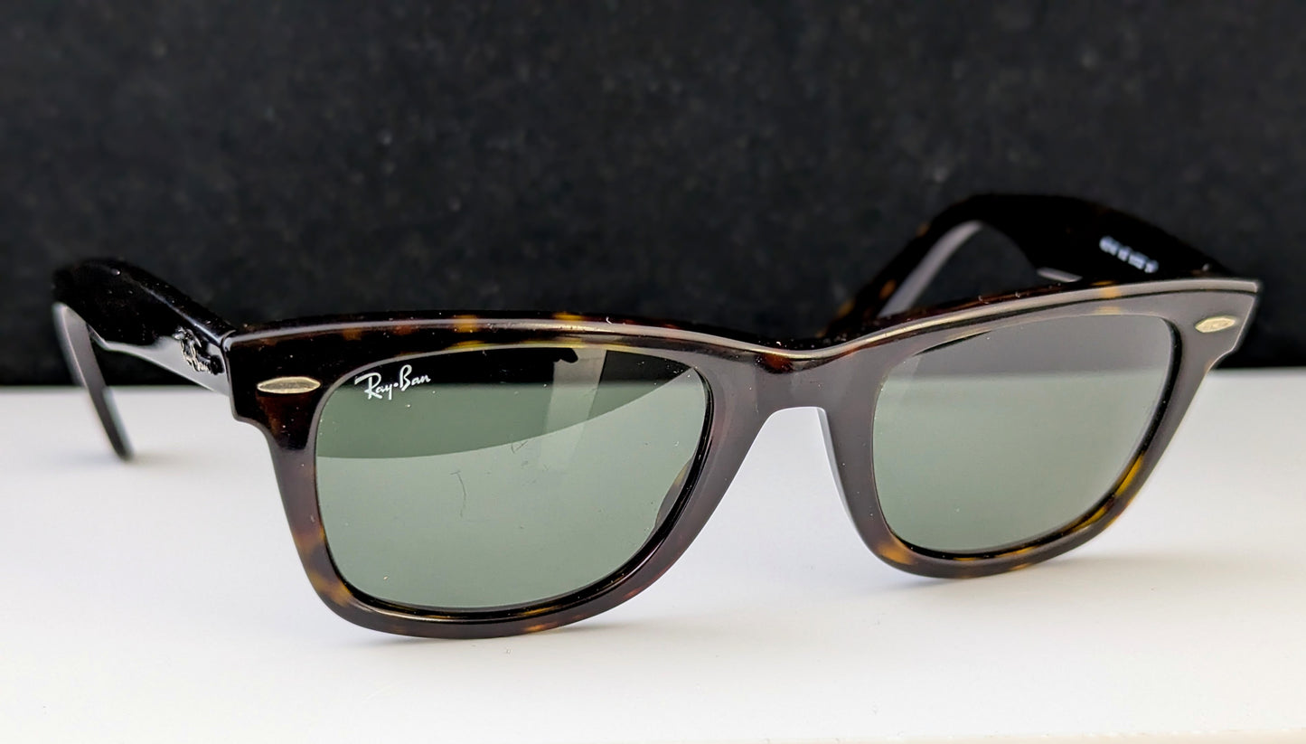 Vintage Ray-Ban Wayfarer sunglasses, cased