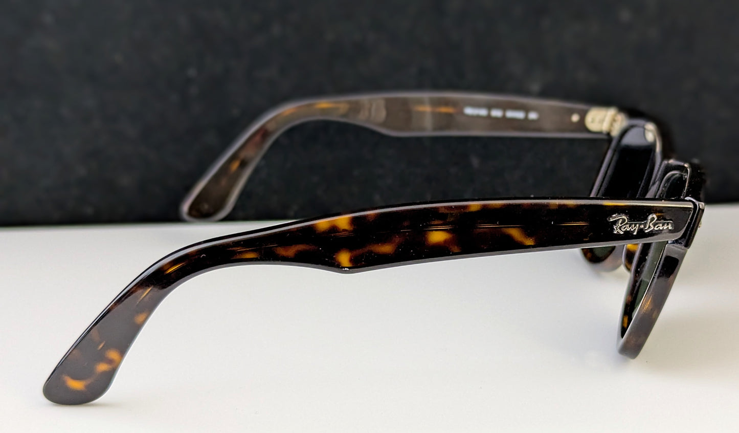 Vintage Ray-Ban Wayfarer sunglasses, cased