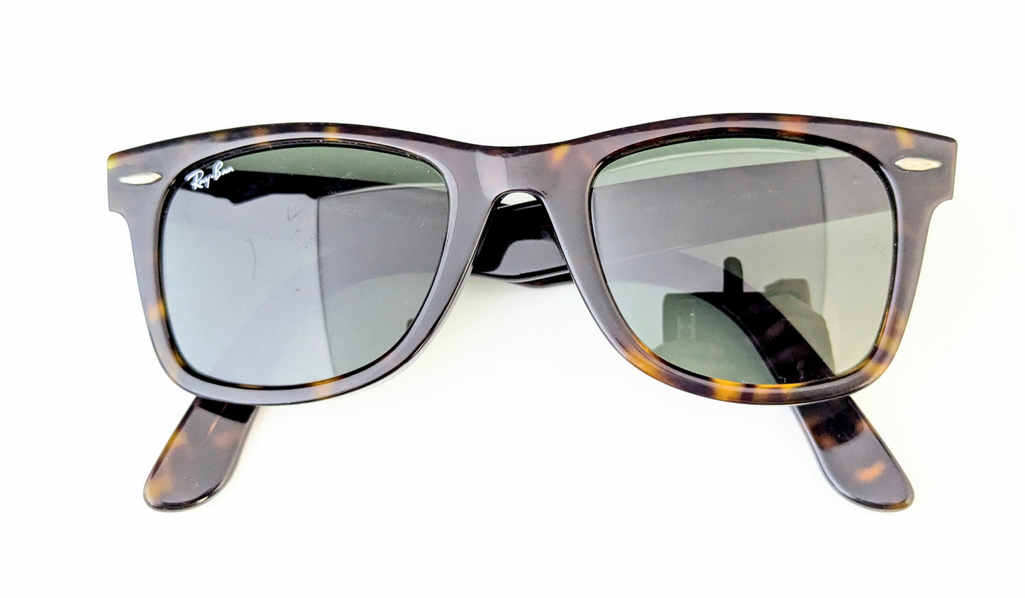 Vintage Ray-Ban Wayfarer sunglasses, cased