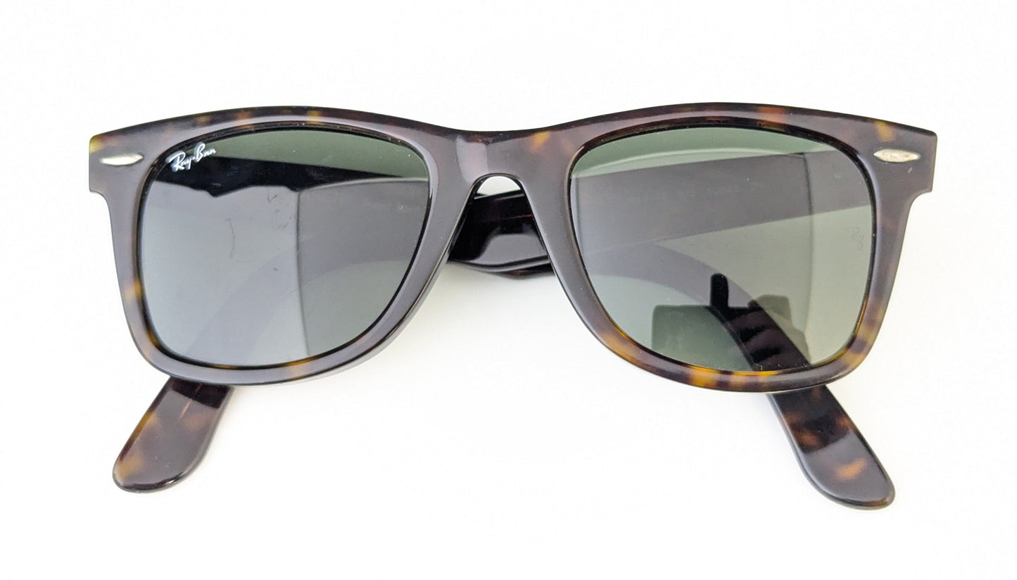 Vintage Ray-Ban Wayfarer sunglasses, cased