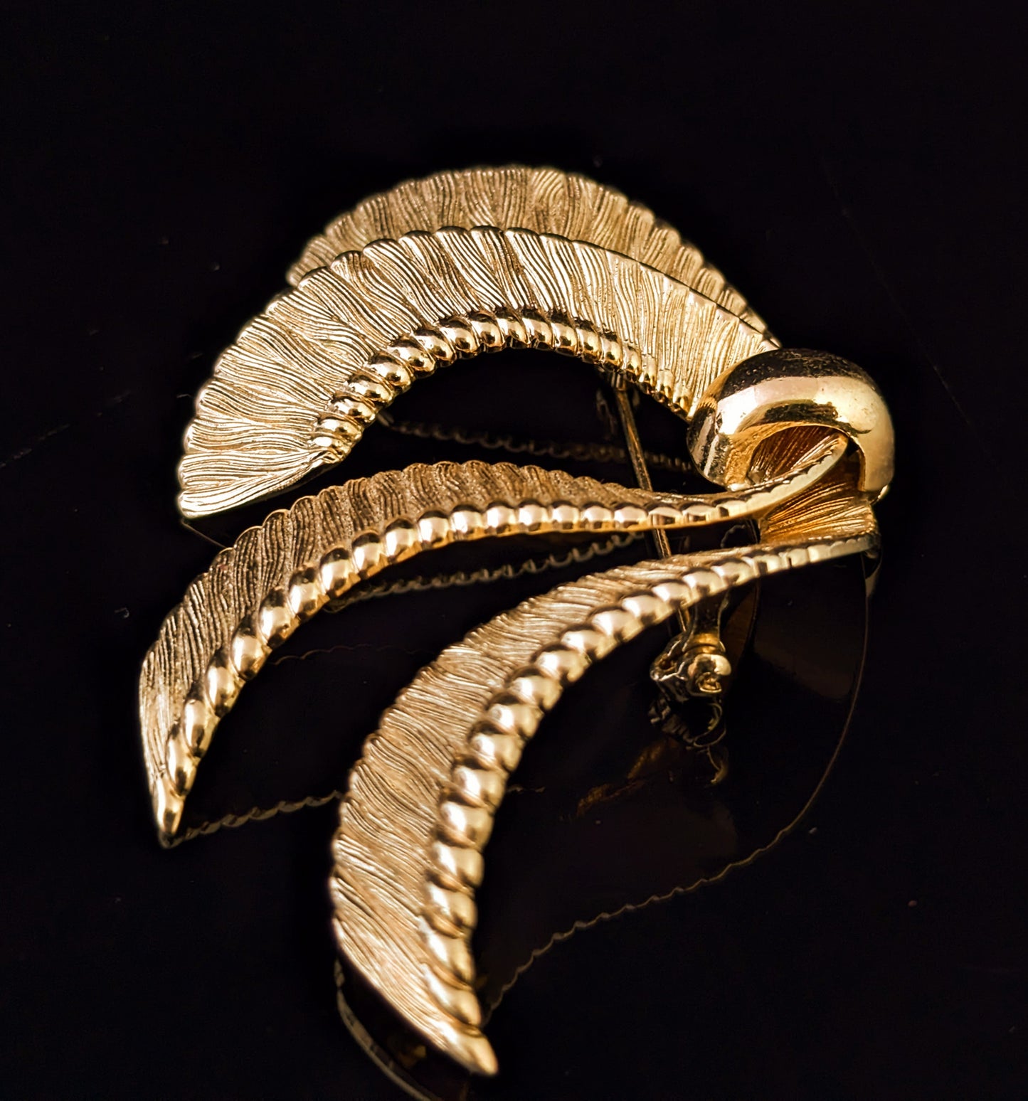 Vintage gold plated abstract bow brooch, Grosse