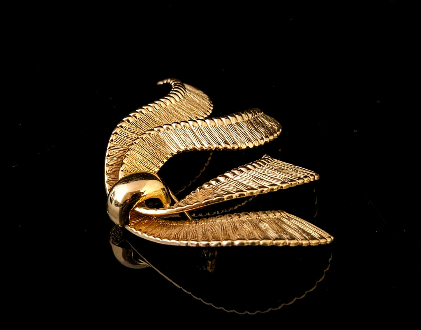 Vintage gold plated abstract bow brooch, Grosse