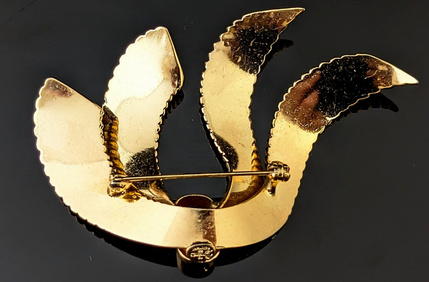 Vintage gold plated abstract bow brooch, Grosse