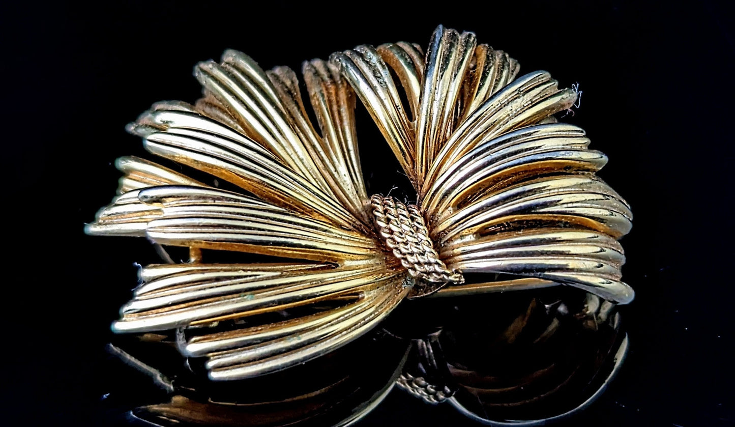 Vintage gold tone textured bow brooch, Grosse