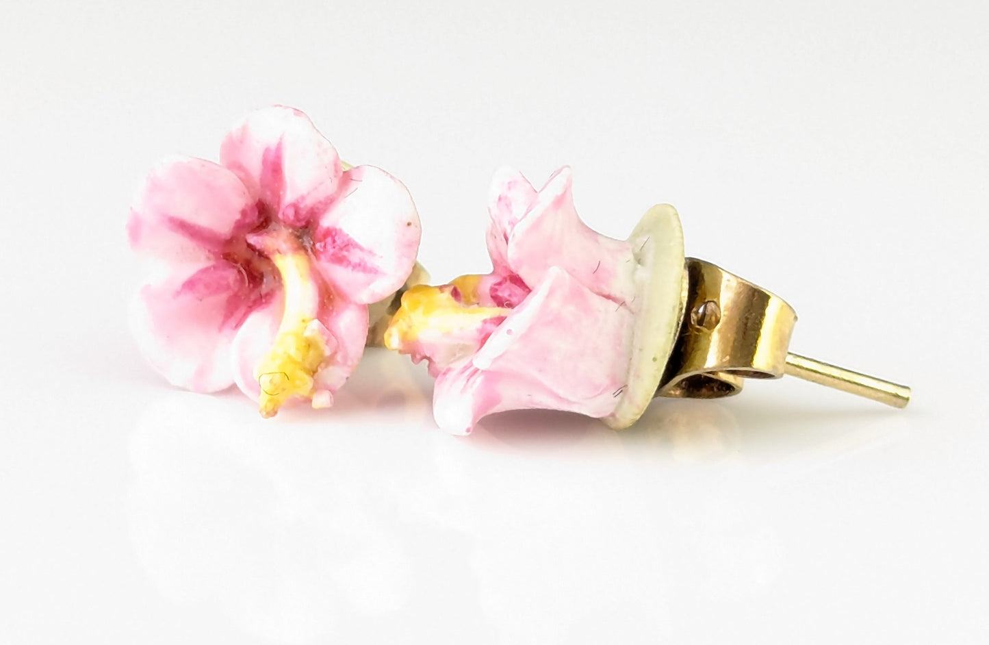 Vintage ceramic flower earrings, Pink Floral Studs