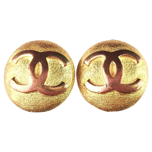 Vintage Chanel CC logo clip on earrings, Gold tone