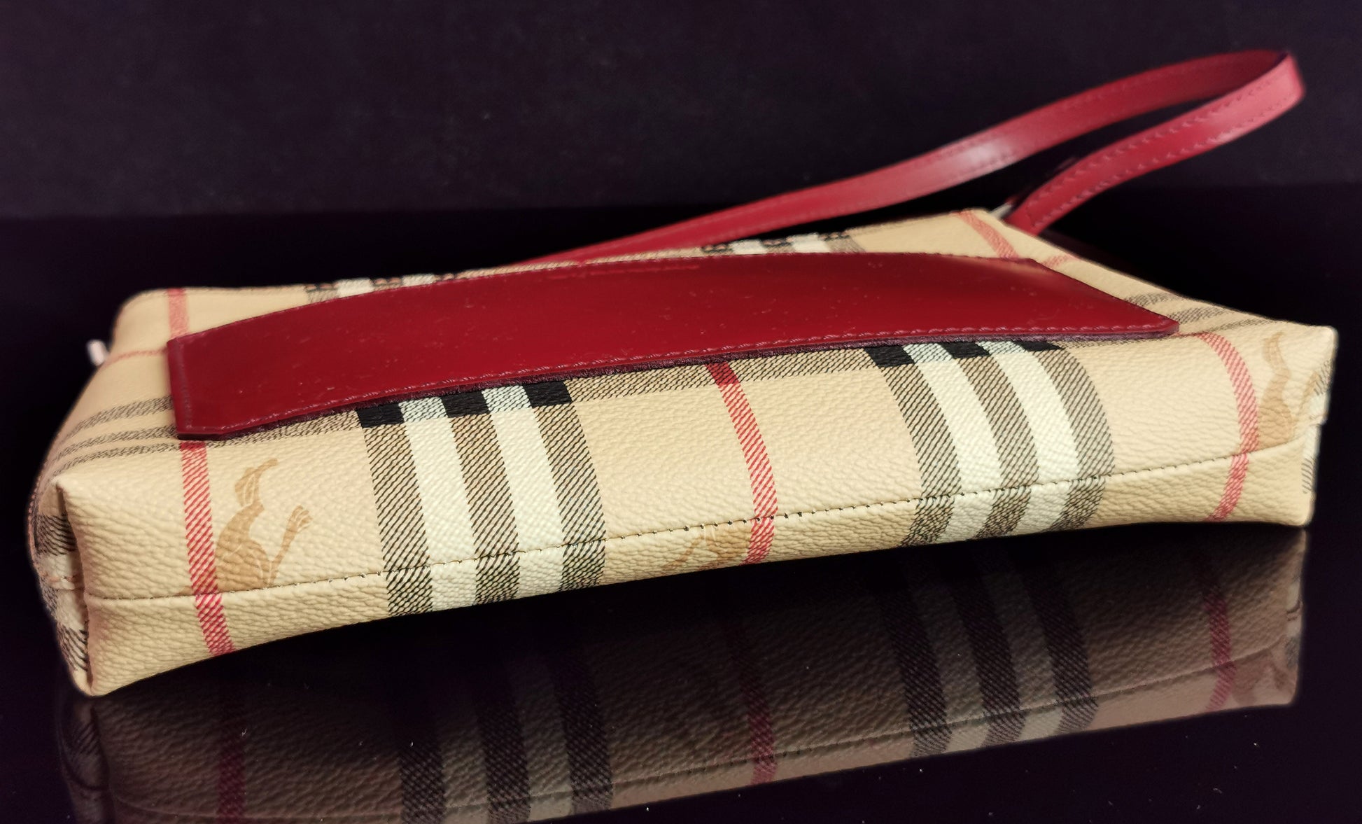 Burberry Hearts Nova Check Pochette - Red Shoulder Bags, Handbags -  BUR59590