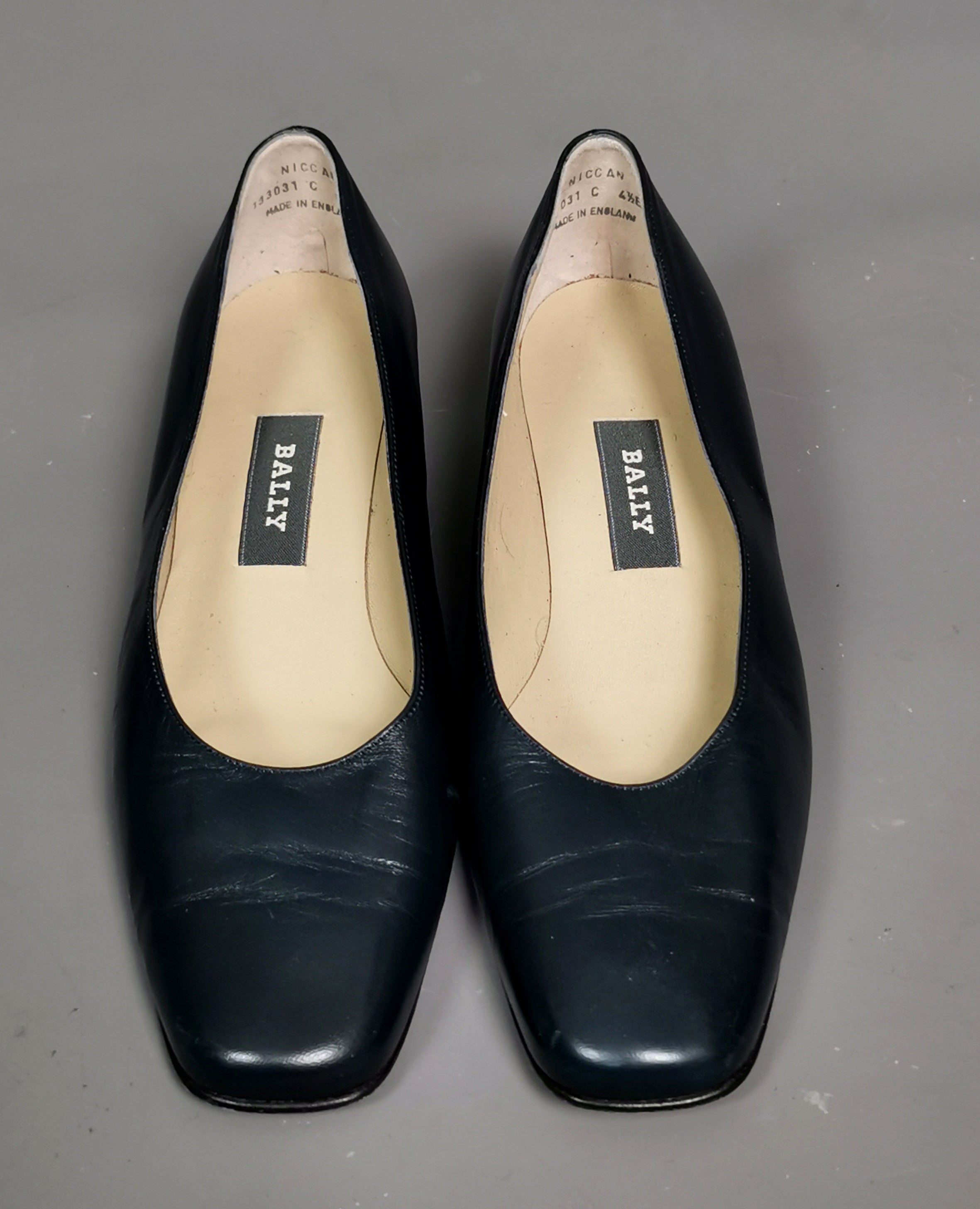 Womens leather hotsell court shoes