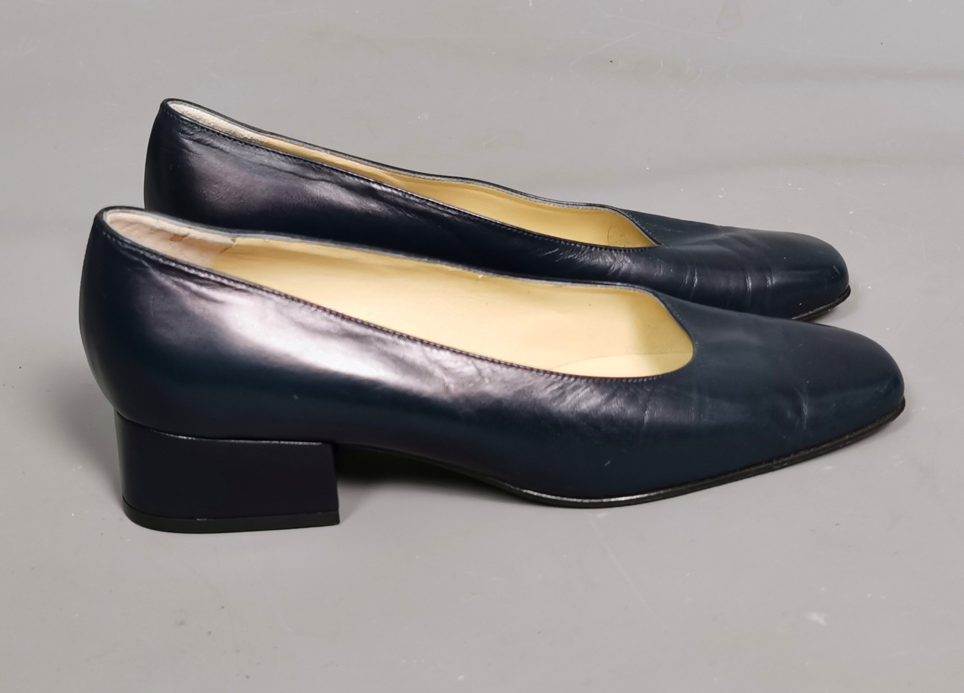 Ladies navy sale leather court shoes