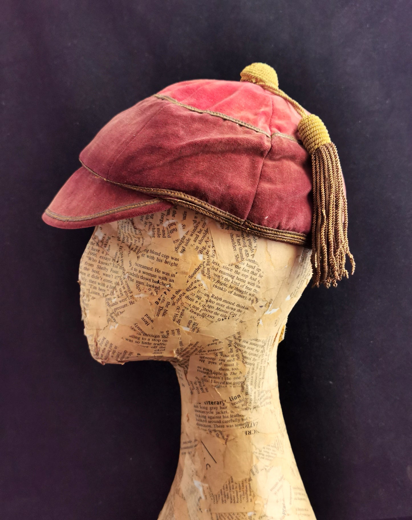 Antique velvet jockeys cap, sporting hat