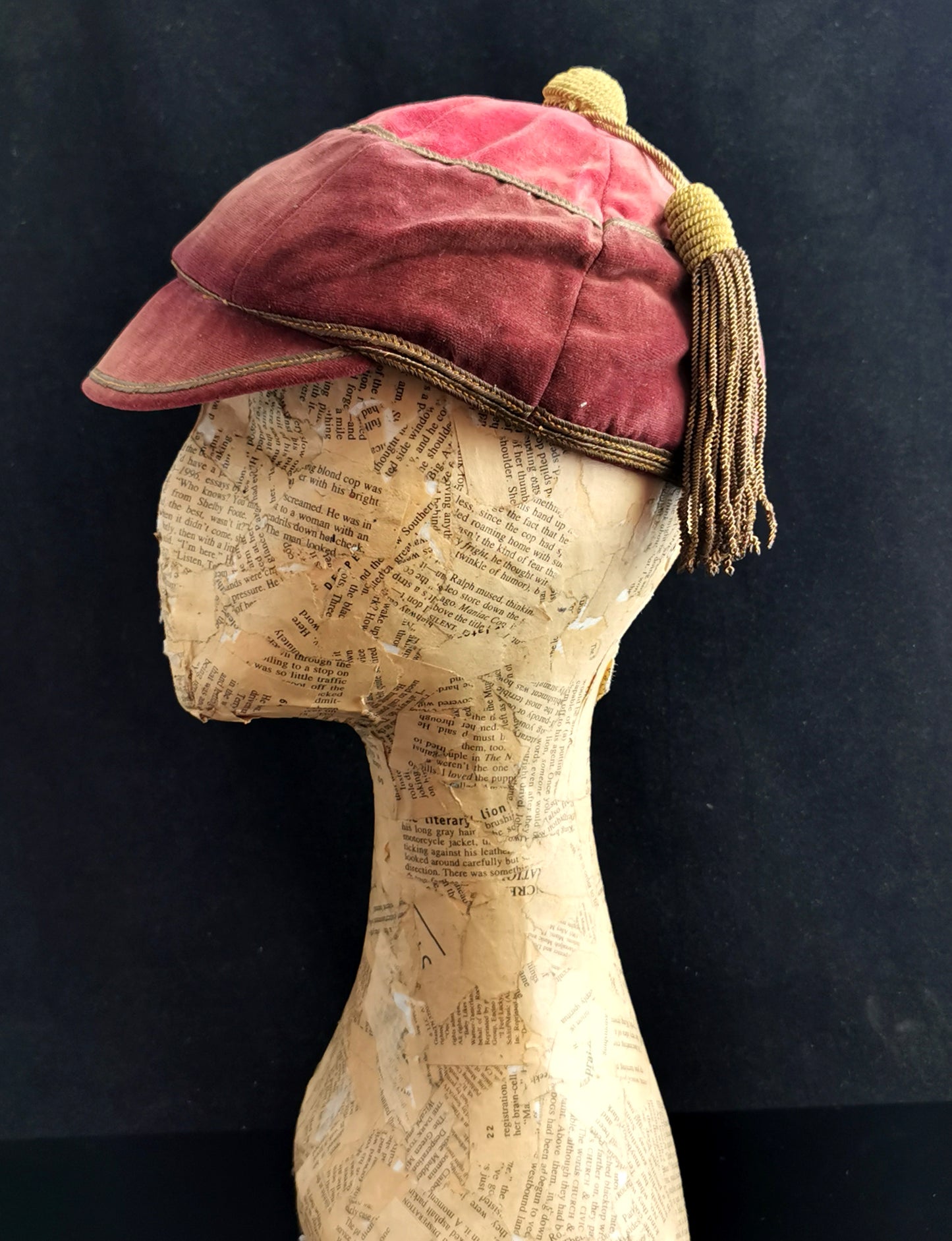 Antique velvet jockeys cap, sporting hat