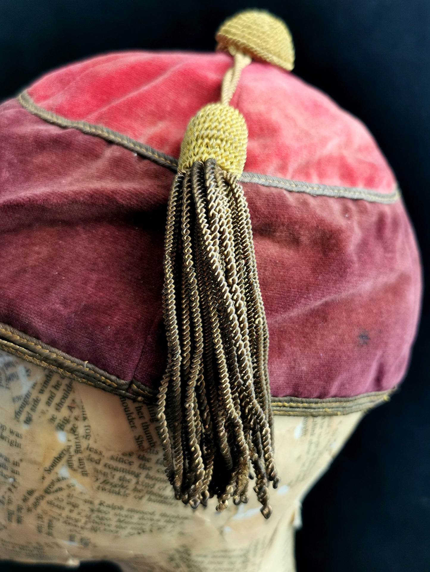 Antique velvet jockeys cap, sporting hat