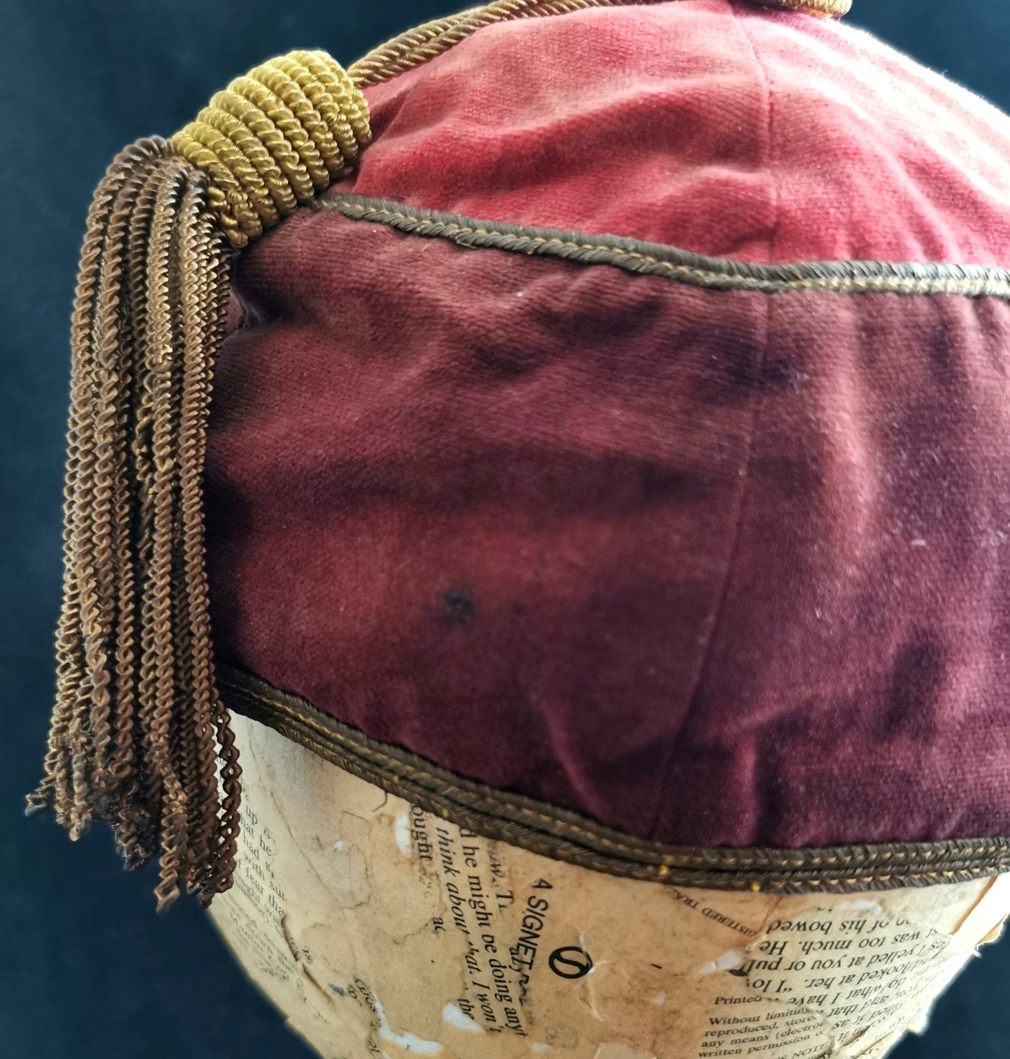 Antique velvet jockeys cap, sporting hat