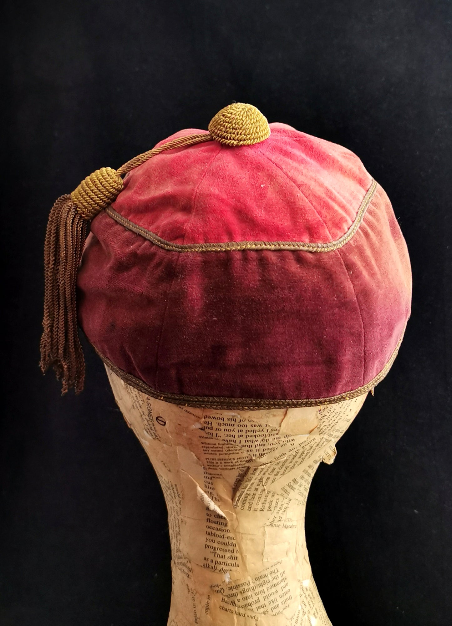 Antique velvet jockeys cap, sporting hat