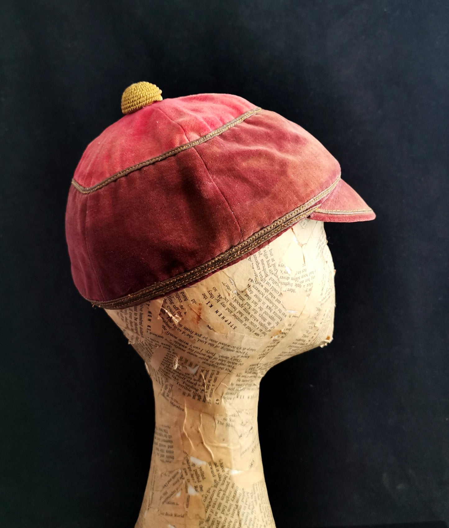 Antique velvet jockeys cap, sporting hat