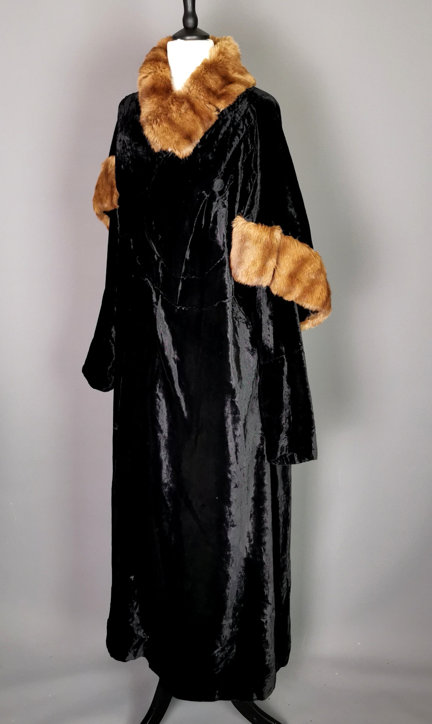 Vintage 1930s Black velvet opera coat, Mink trimmed