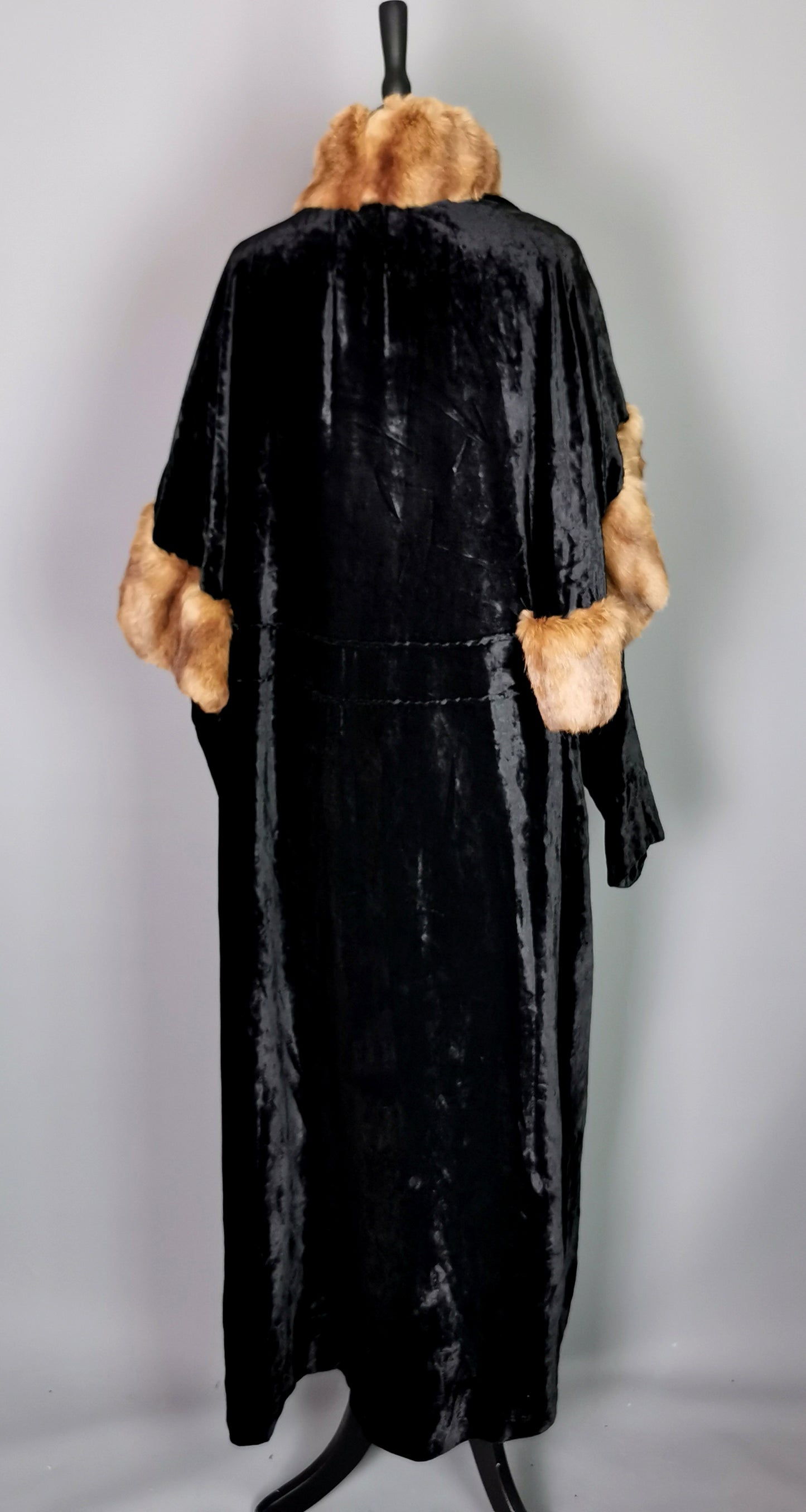 Vintage 1930s Black velvet opera coat, Mink trimmed