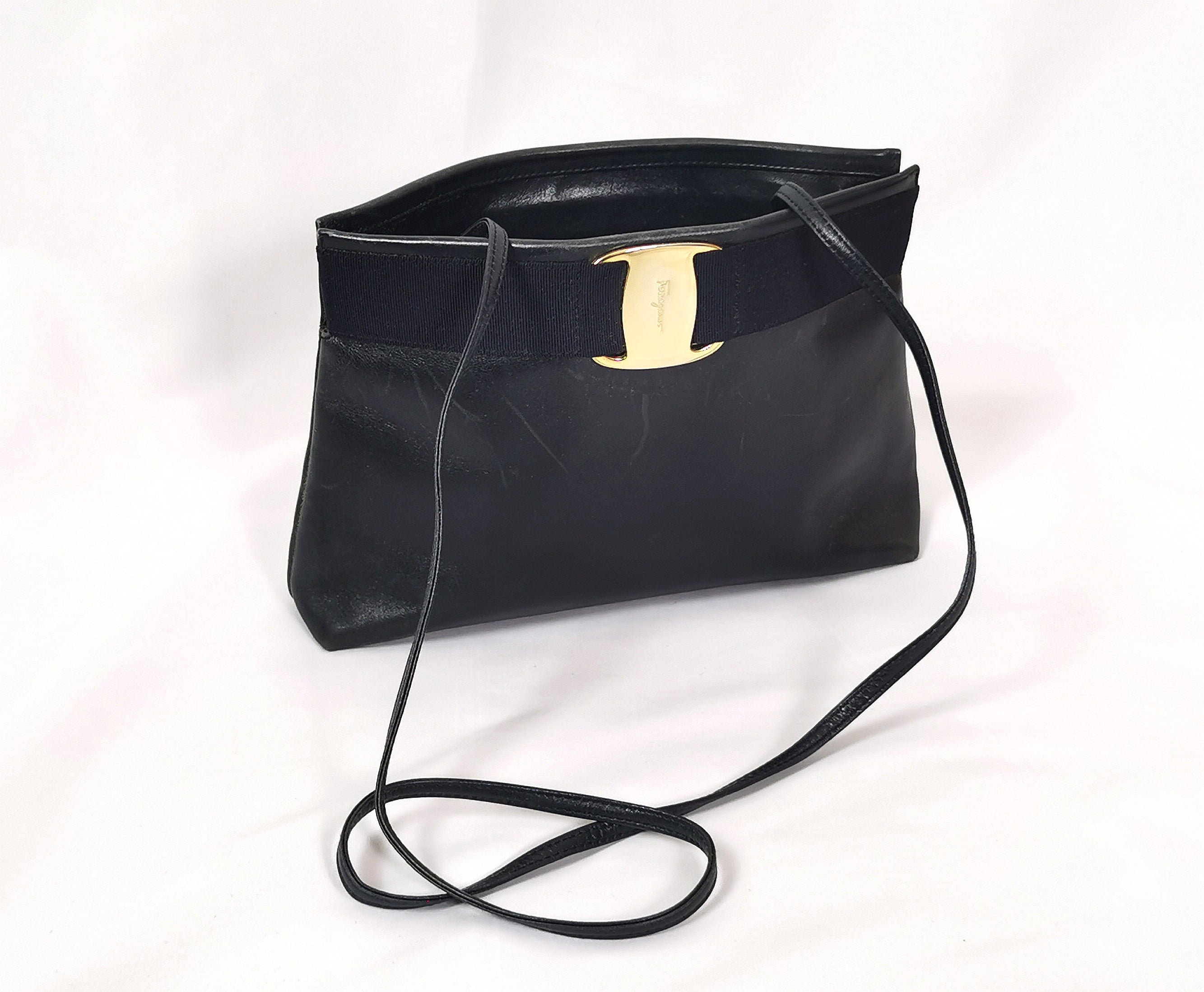 Salvatore ferragamo outlet bag strap